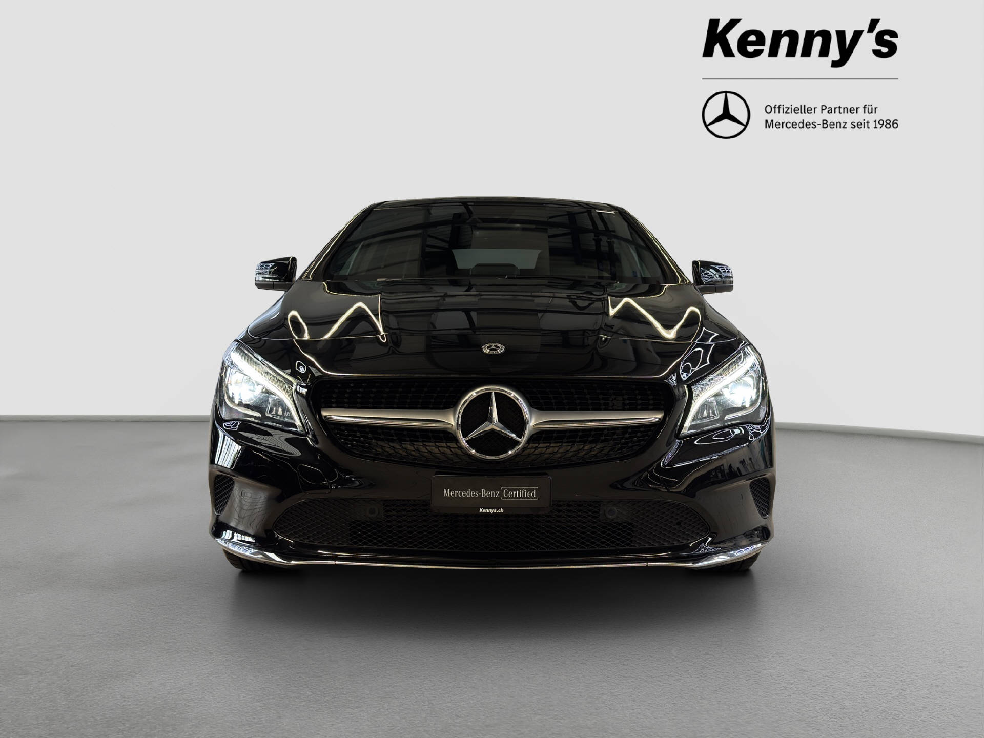 MERCEDES-BENZ CLA 220 Urban 4MATIC Shooting Brake-showroom-element-1