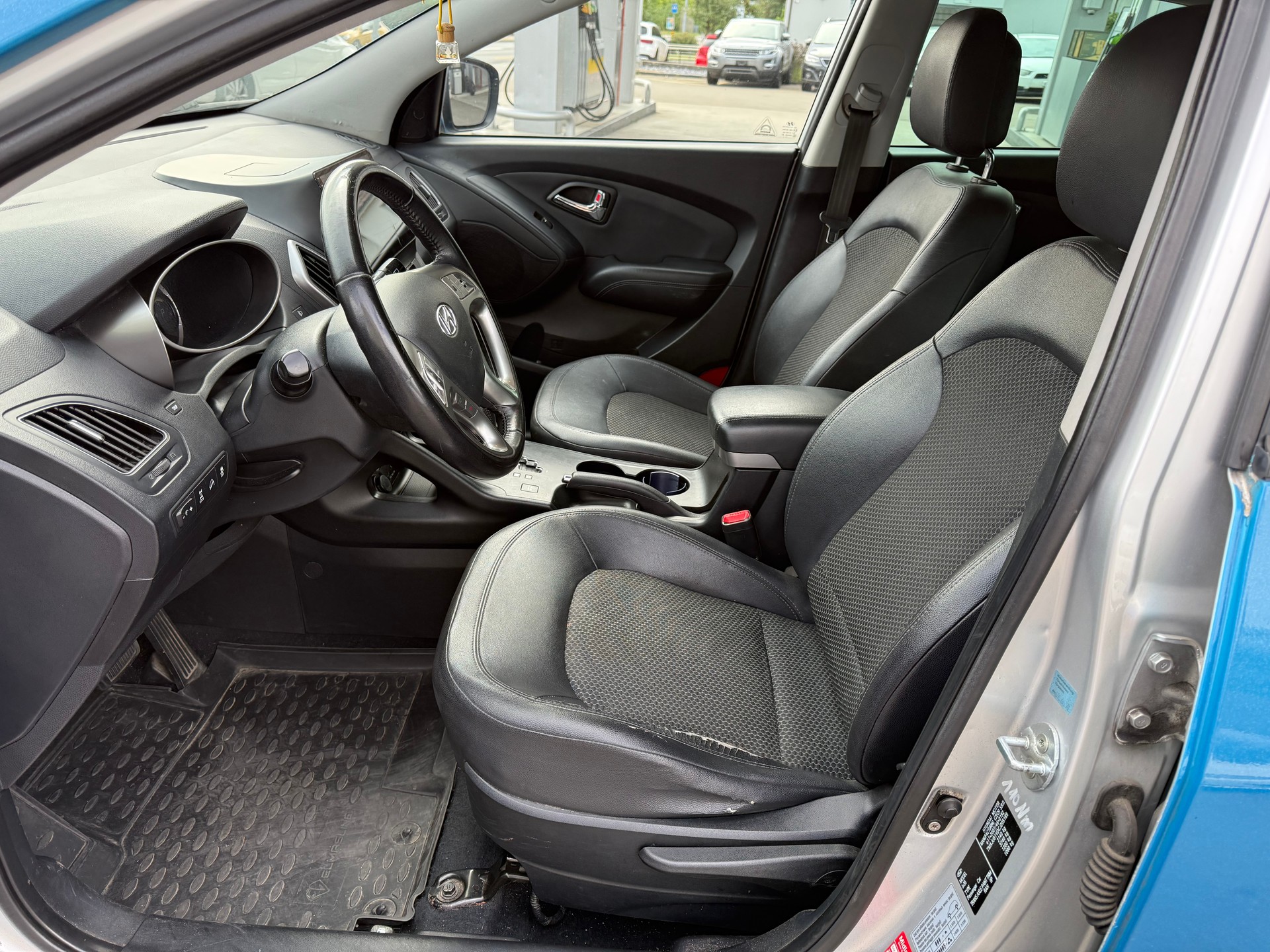 HYUNDAI iX 35 2.0 CRDi Style 4WD Automatic-image-8