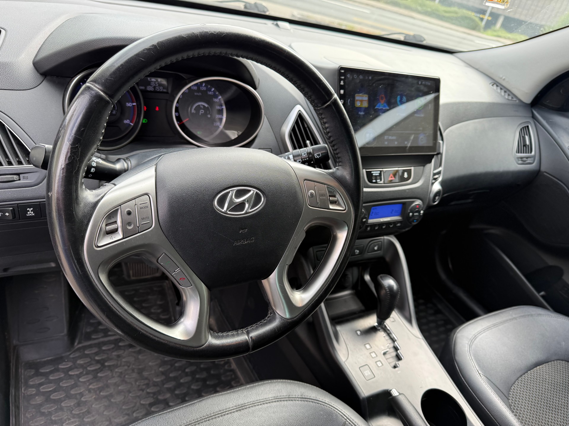 HYUNDAI iX 35 2.0 CRDi Style 4WD Automatic-image-11