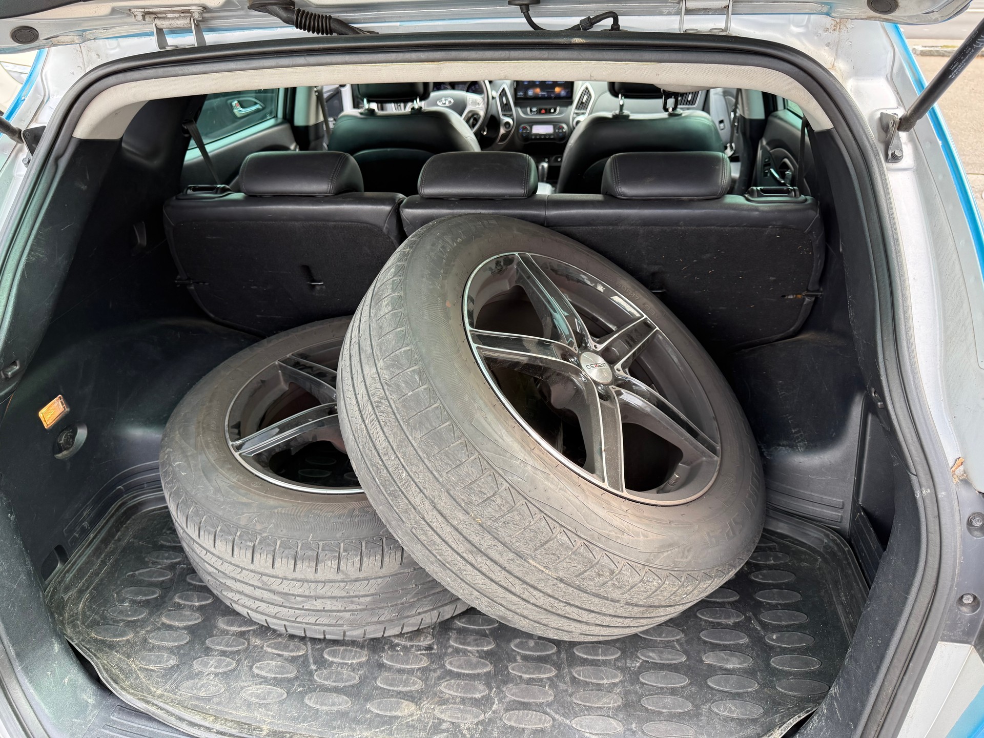 HYUNDAI iX 35 2.0 CRDi Style 4WD Automatic-image-12