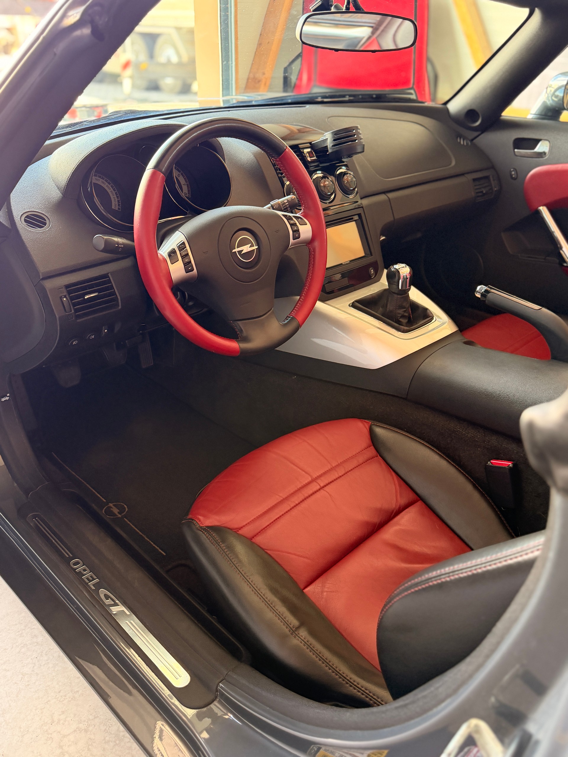 OPEL GT 2.0 Turbo-image-4