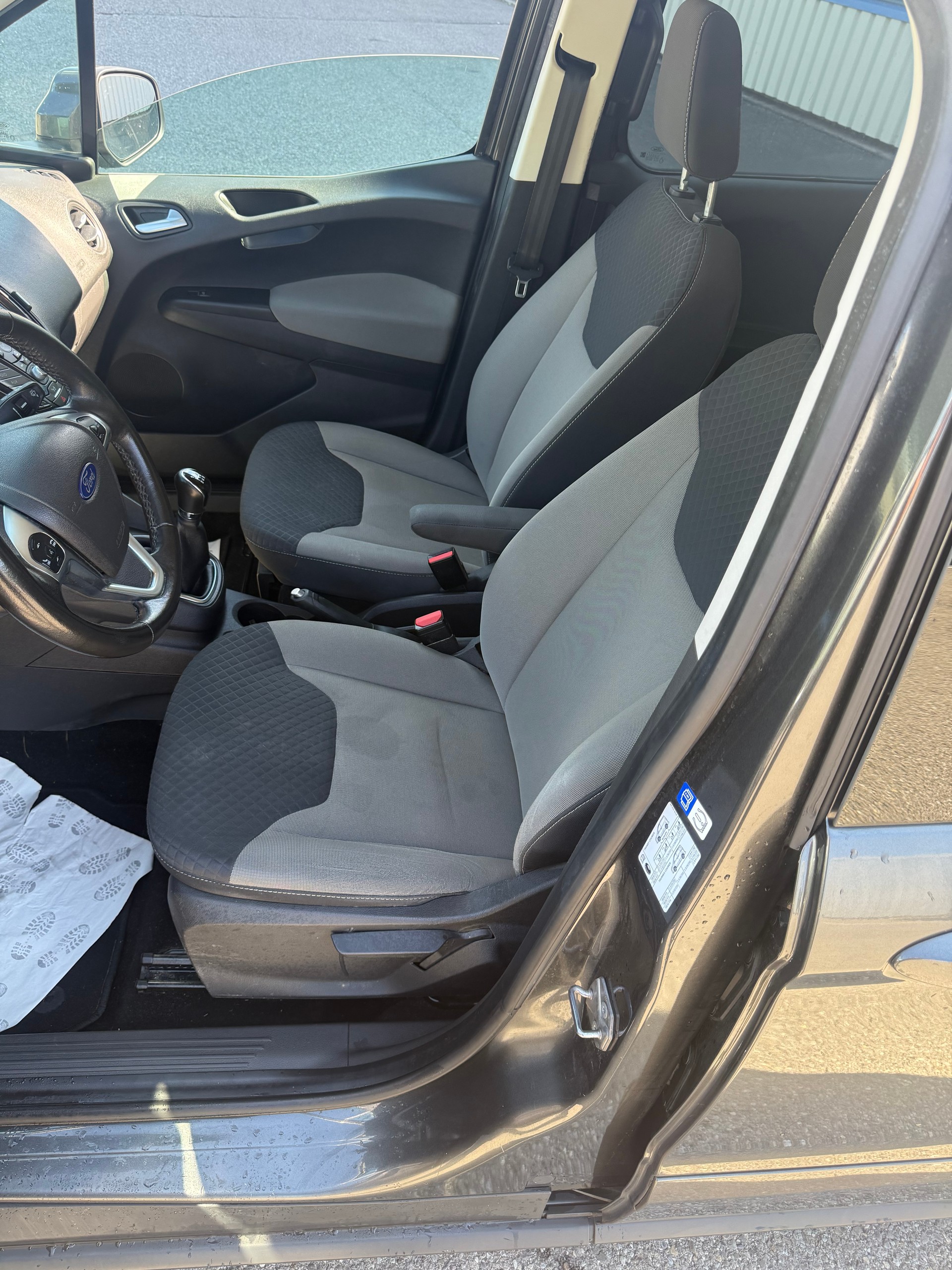 FORD Tourneo Courier 1.0 SCTi Trend-image-10