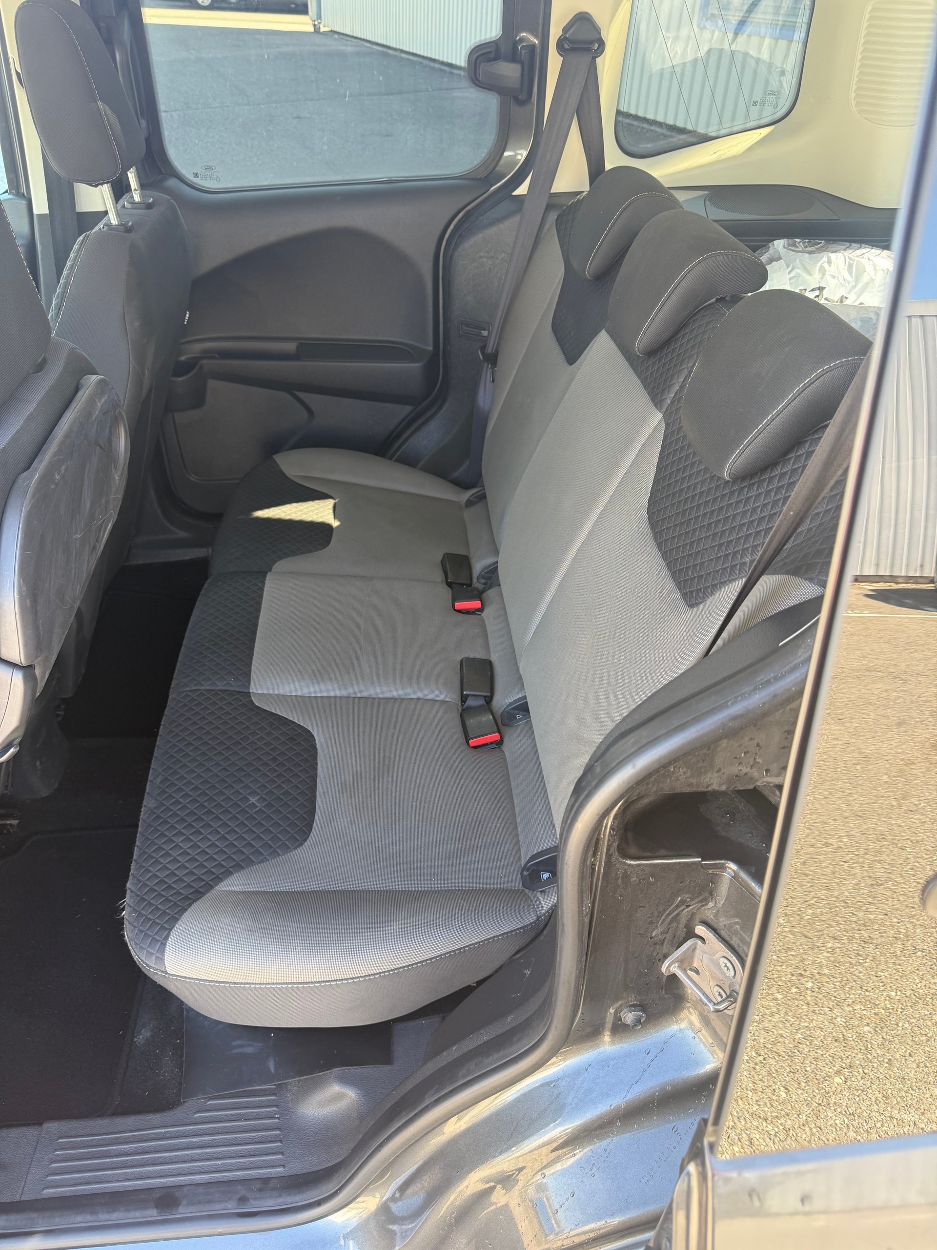 FORD Tourneo Courier 1.0 SCTi Trend-image-9