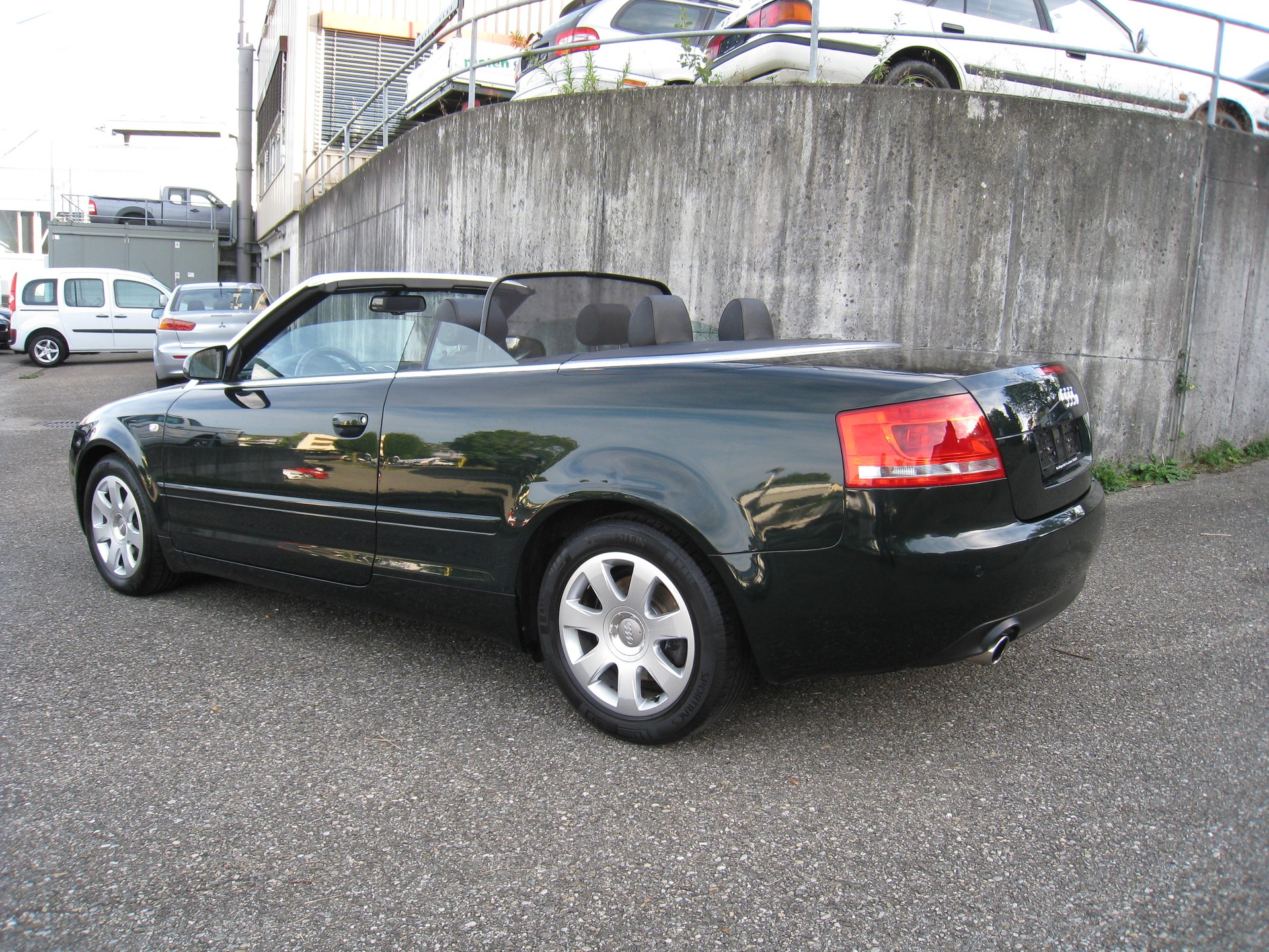 AUDI A4 Cabriolet 2.0T FSI-image-4