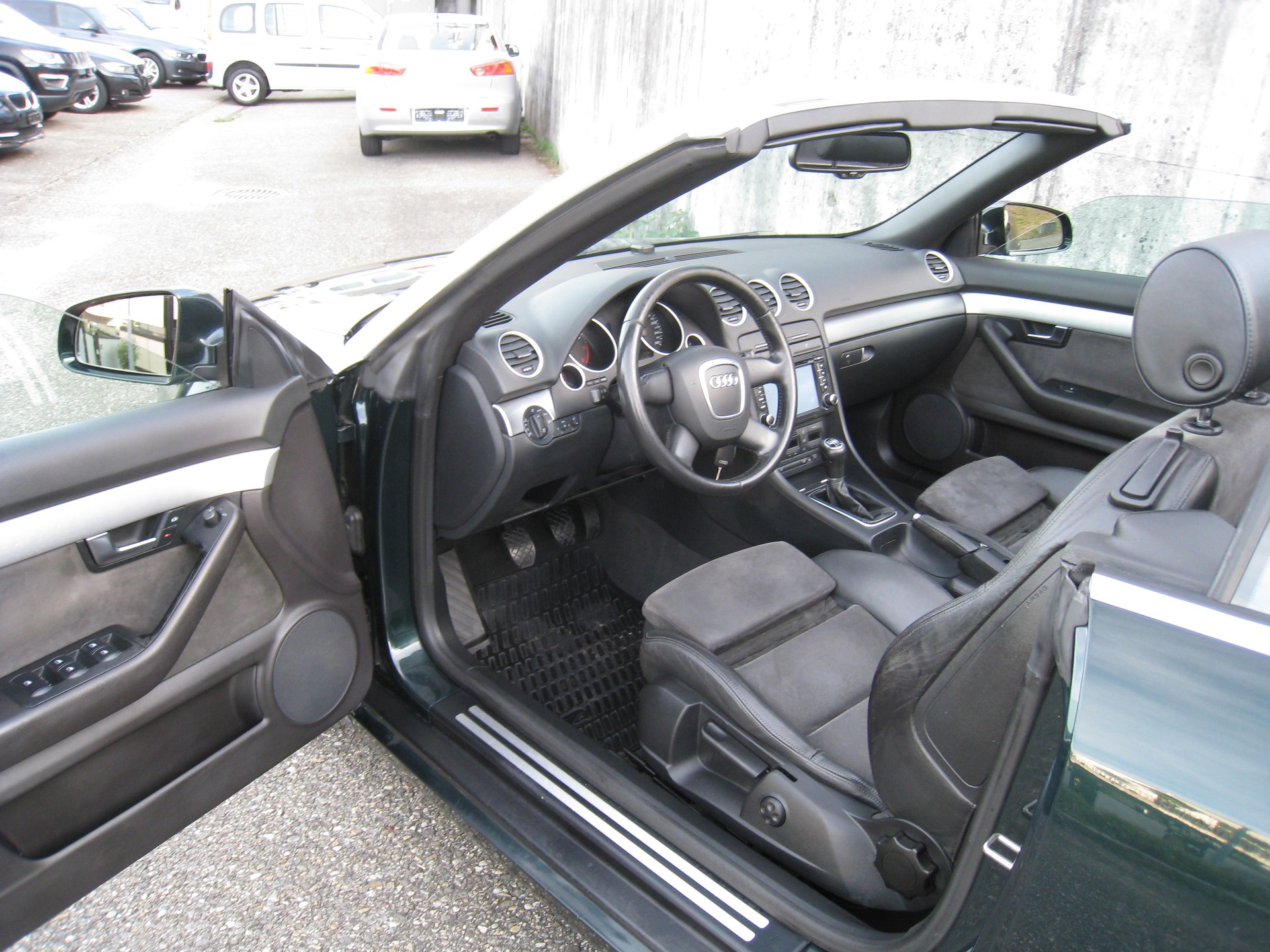 AUDI A4 Cabriolet 2.0T FSI-image-8