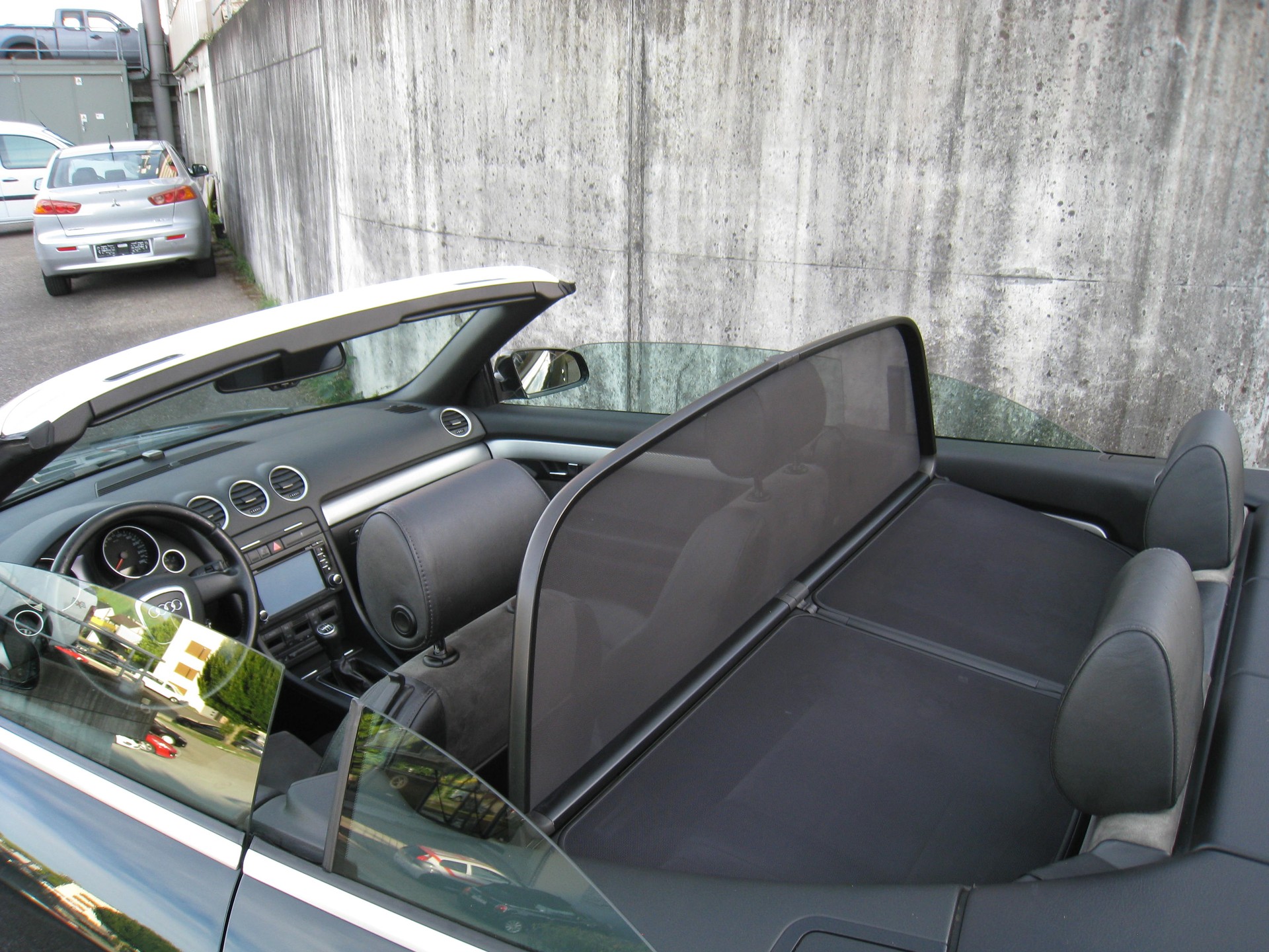 AUDI A4 Cabriolet 2.0T FSI-image-7