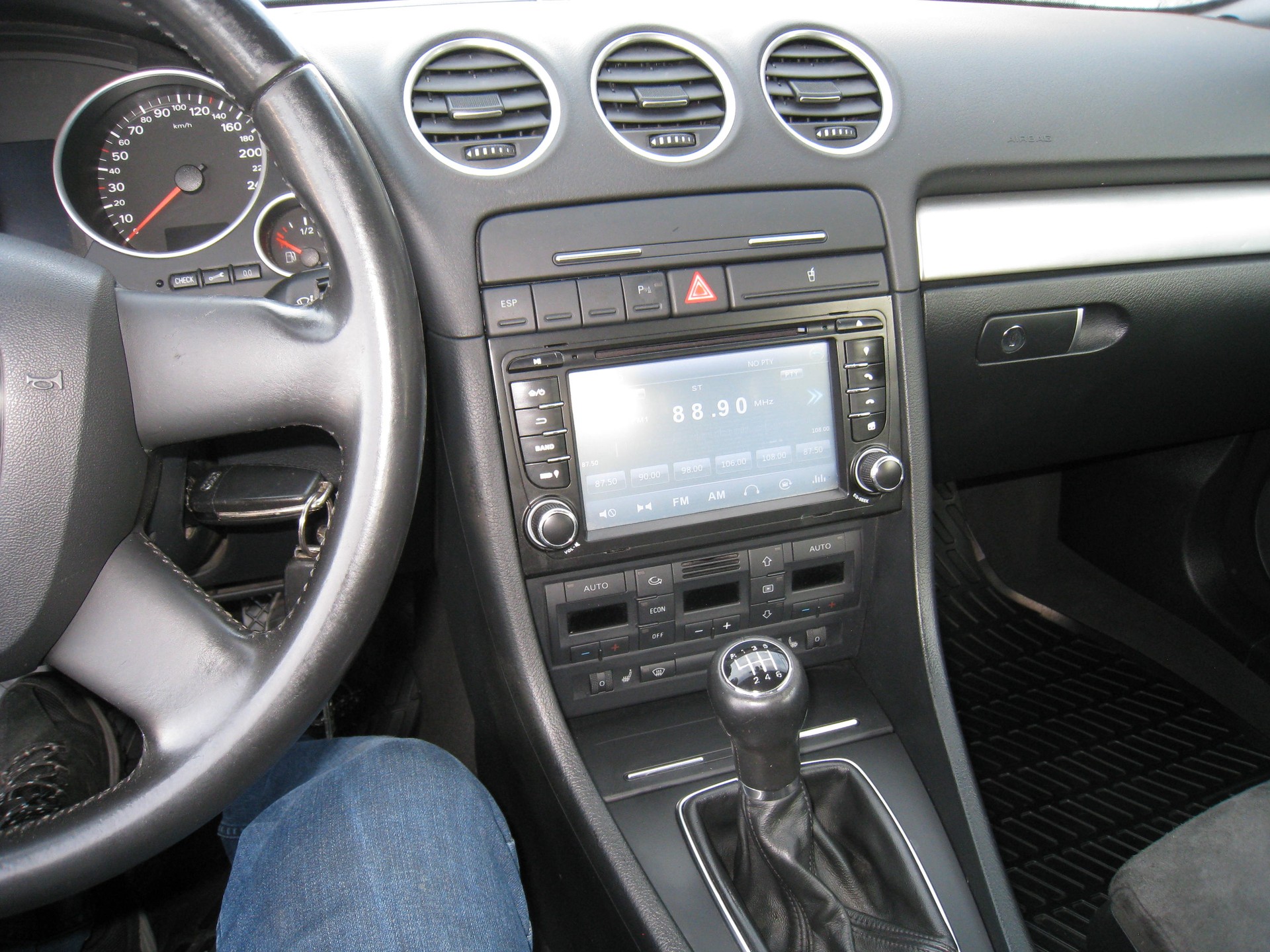 AUDI A4 Cabriolet 2.0T FSI-image-10