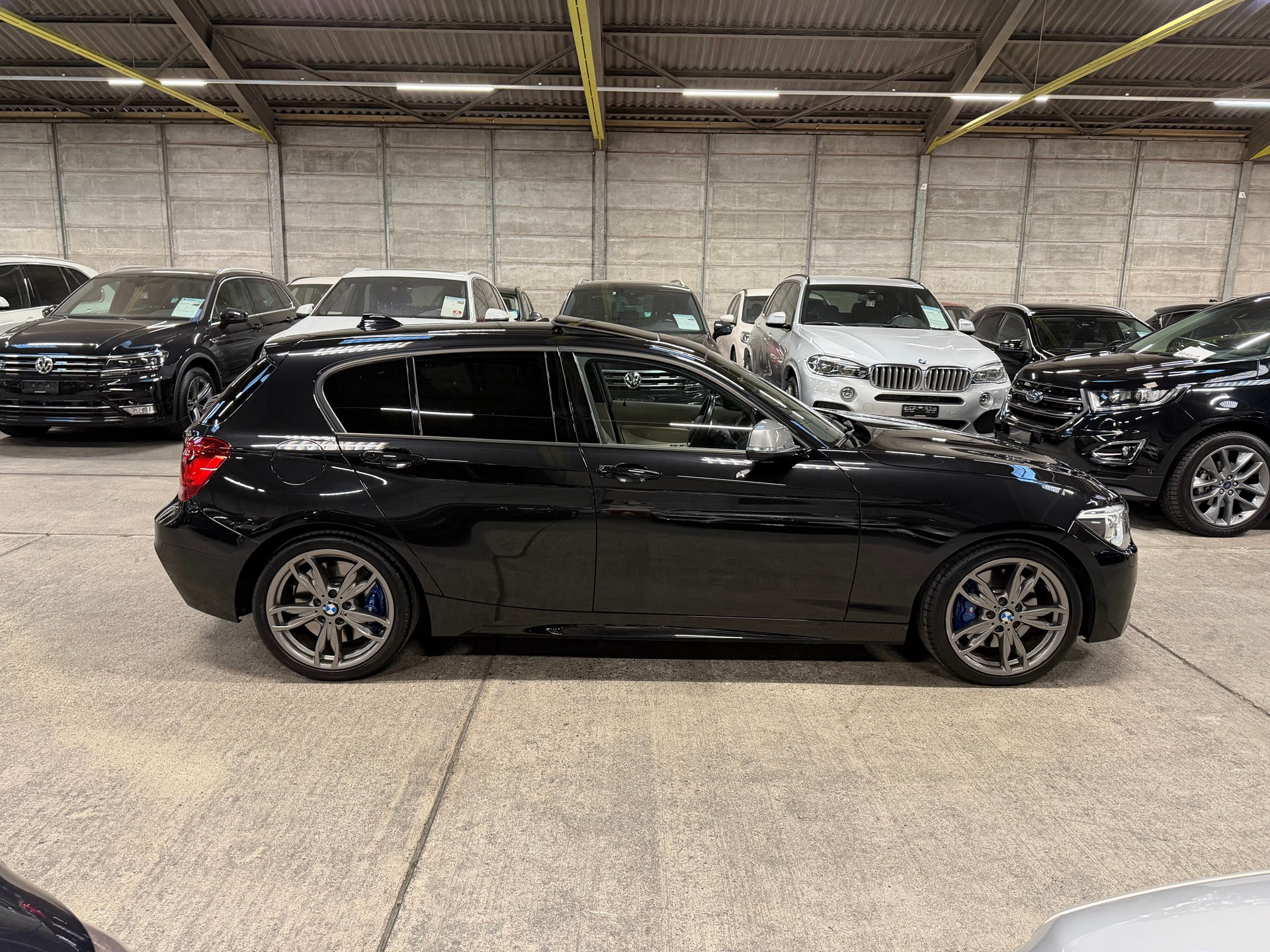 BMW M135i xDrive Steptronic-image-2