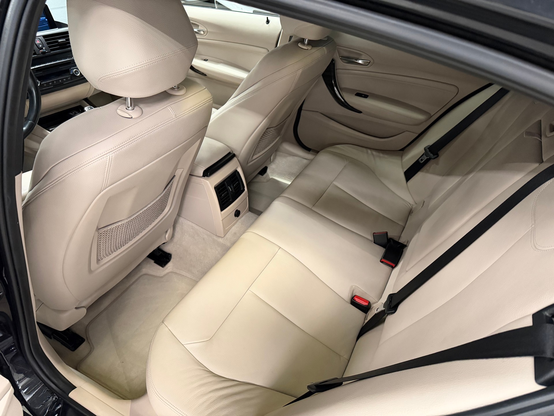 BMW M135i xDrive Steptronic-image-14