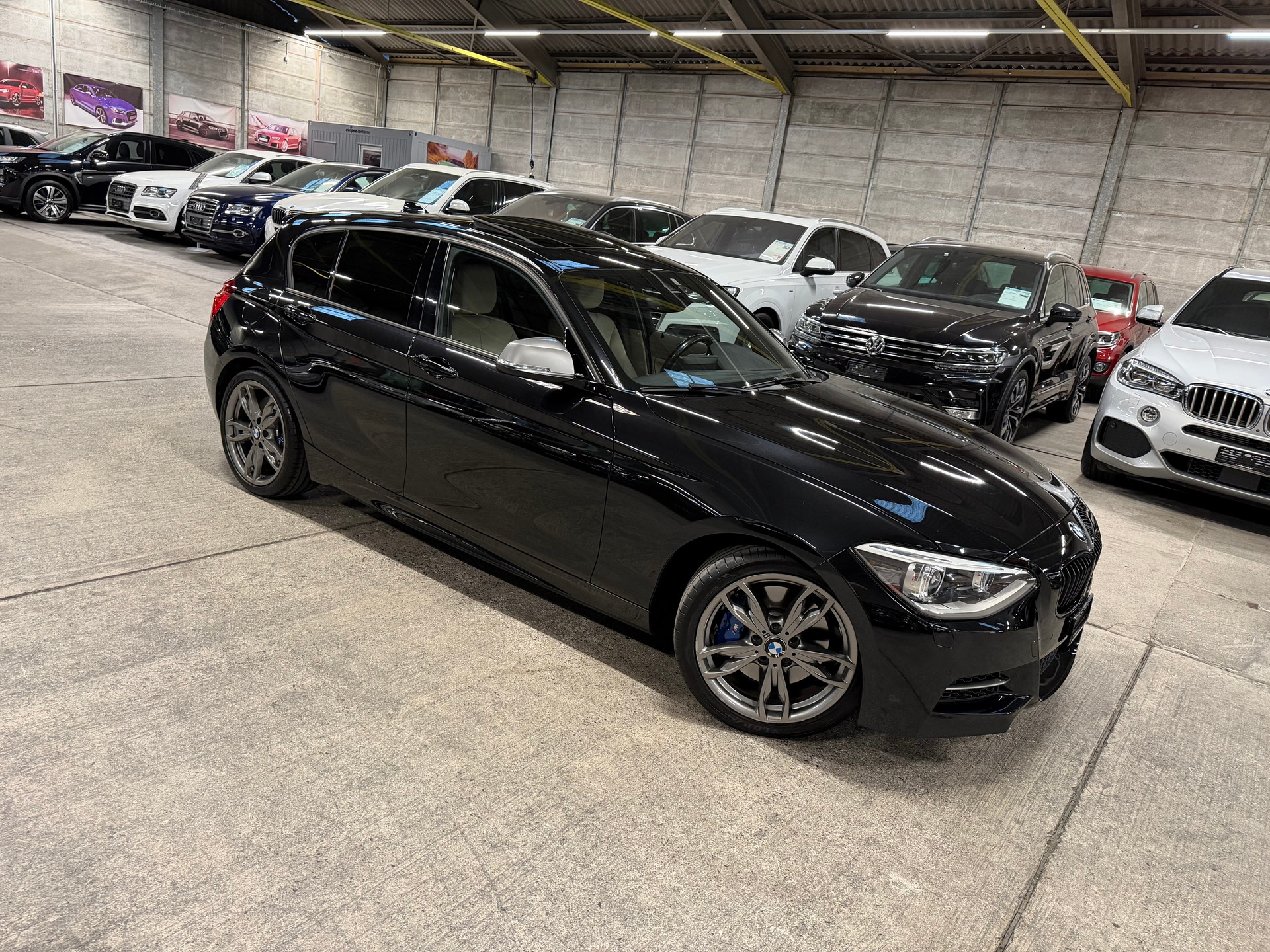BMW M135i xDrive Steptronic-image-0