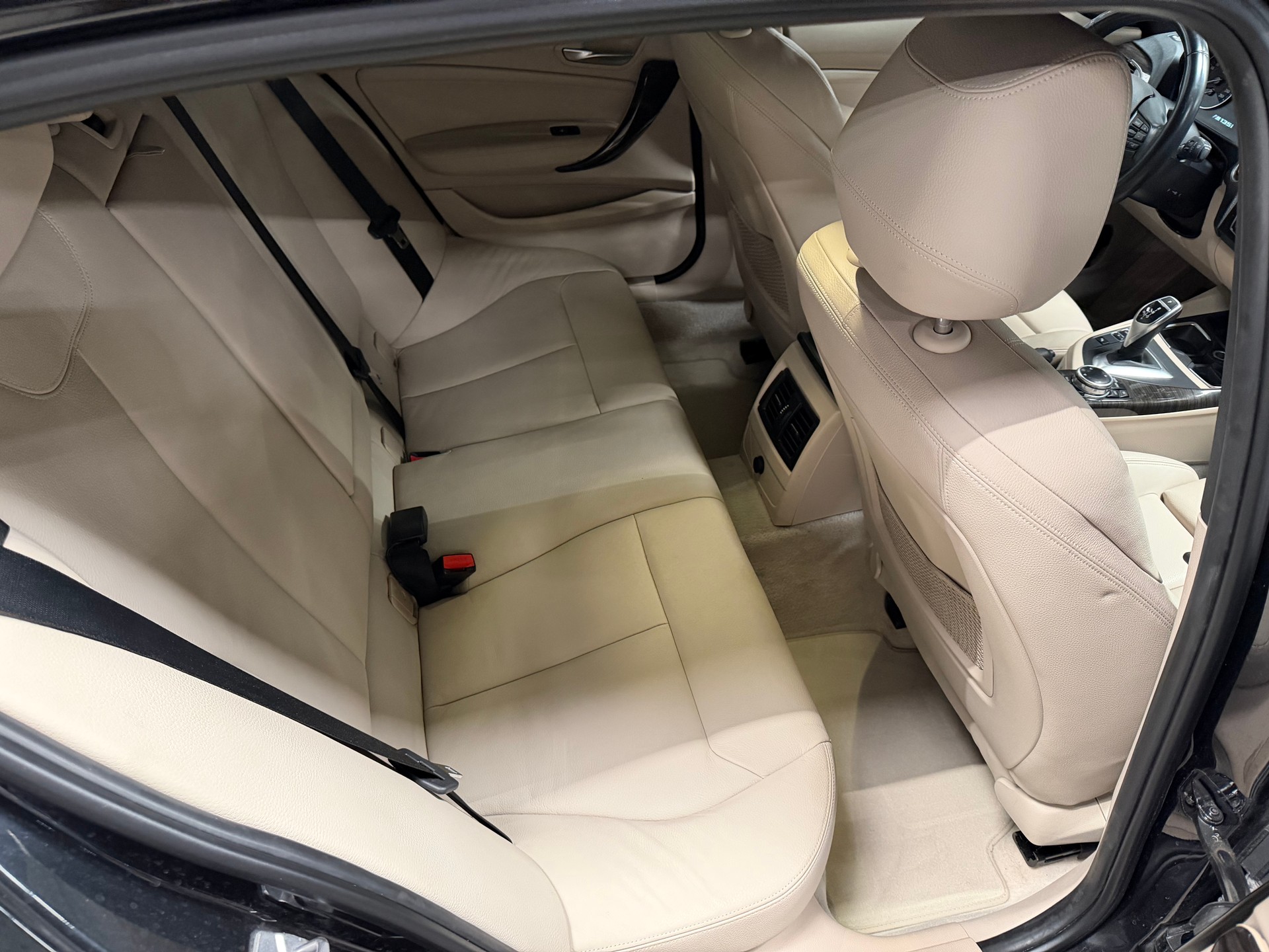 BMW M135i xDrive Steptronic-image-15