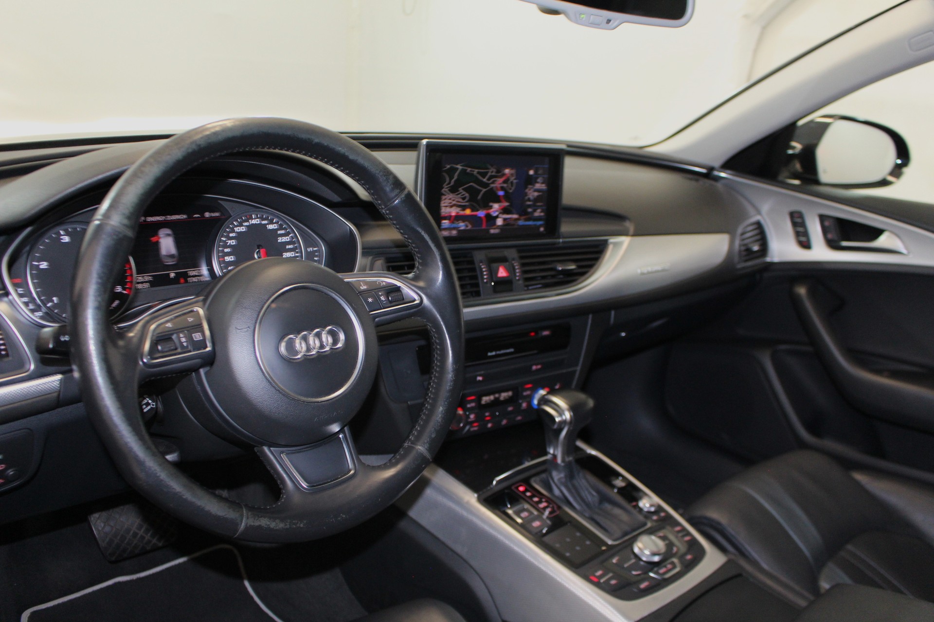 AUDI A6 Avant 3.0 V6 TDI 245 quattro S-Tr.-image-11
