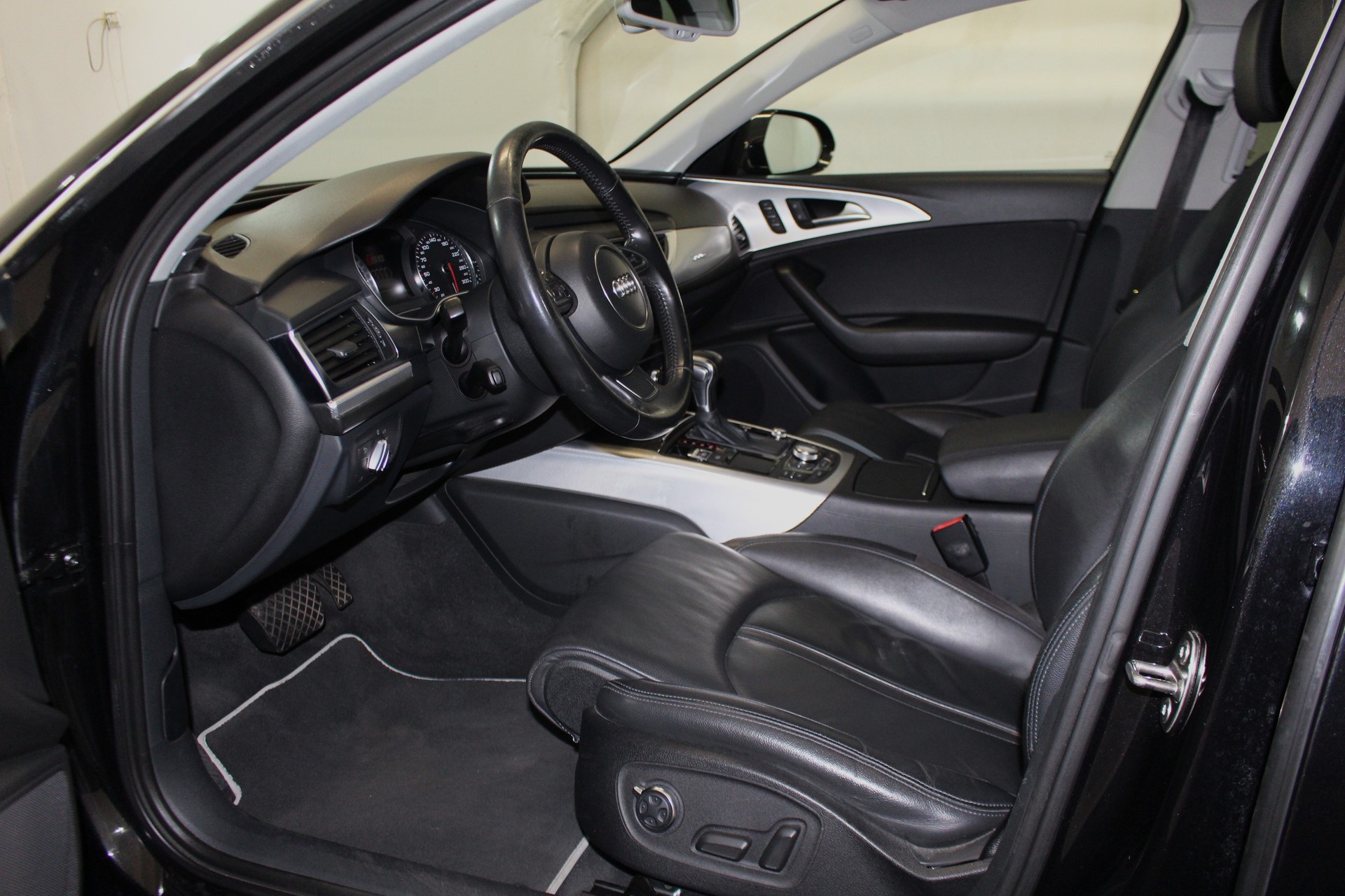 AUDI A6 Avant 3.0 V6 TDI 245 quattro S-Tr.-image-6