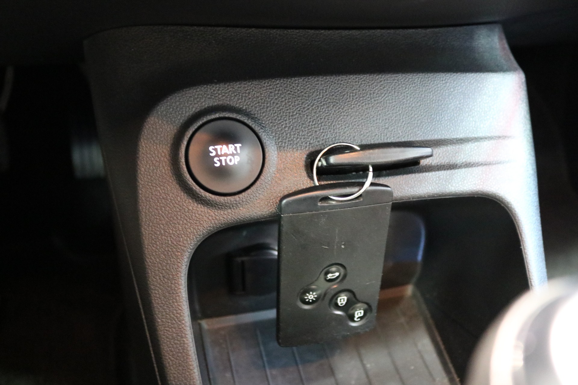 RENAULT Captur 0.9 12V Zen-image-41
