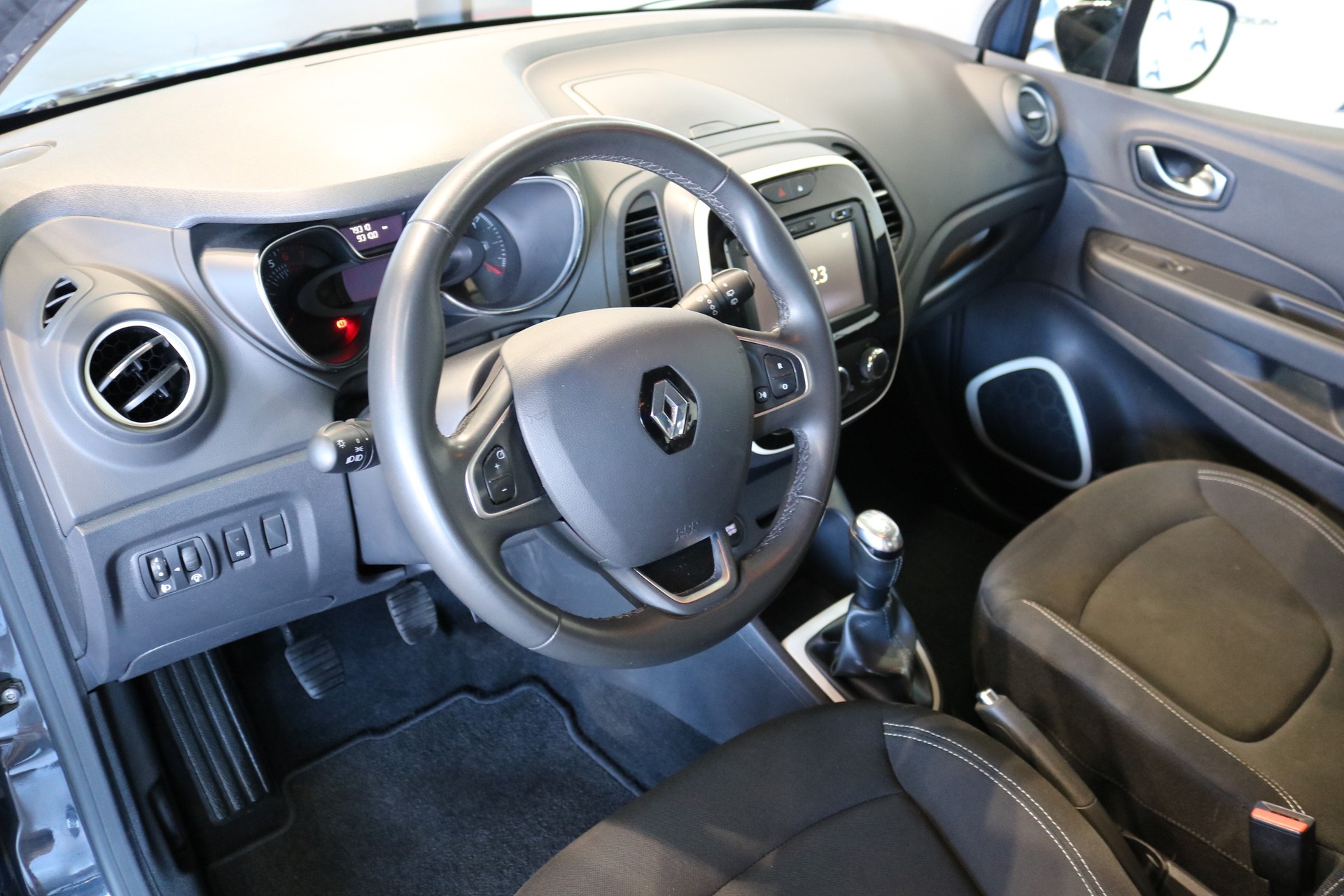 RENAULT Captur 0.9 12V Zen-image-35
