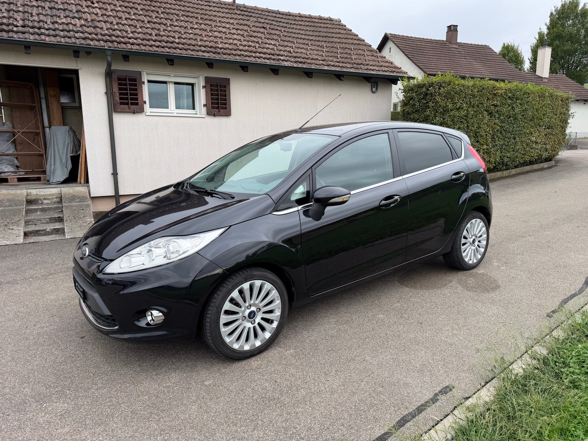 FORD Fiesta 1.4 16V Titanium-image-0