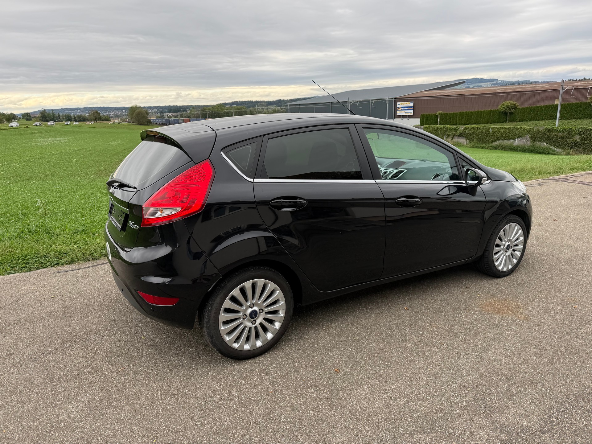 FORD Fiesta 1.4 16V Titanium-image-1