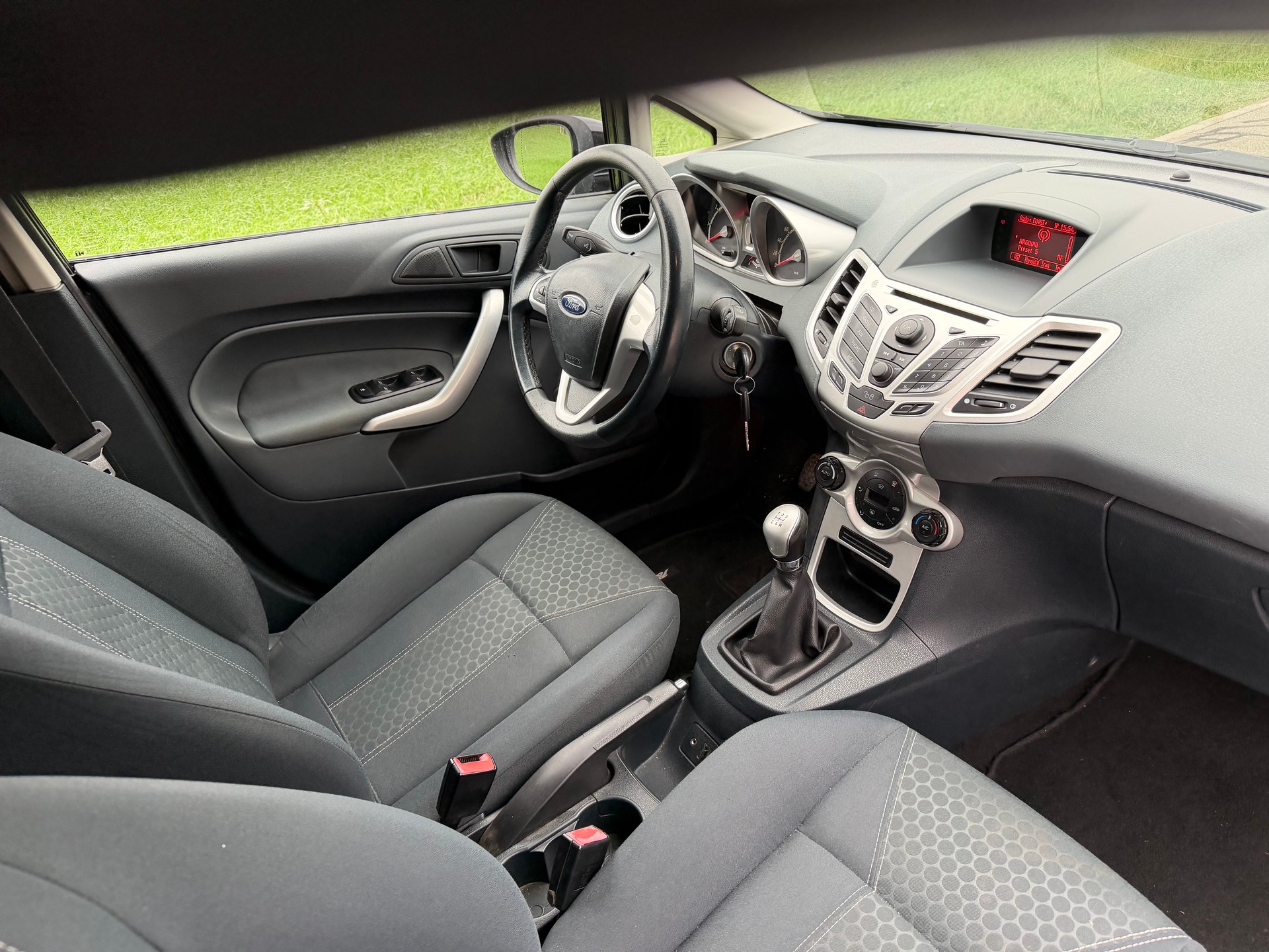 FORD Fiesta 1.4 16V Titanium-image-8