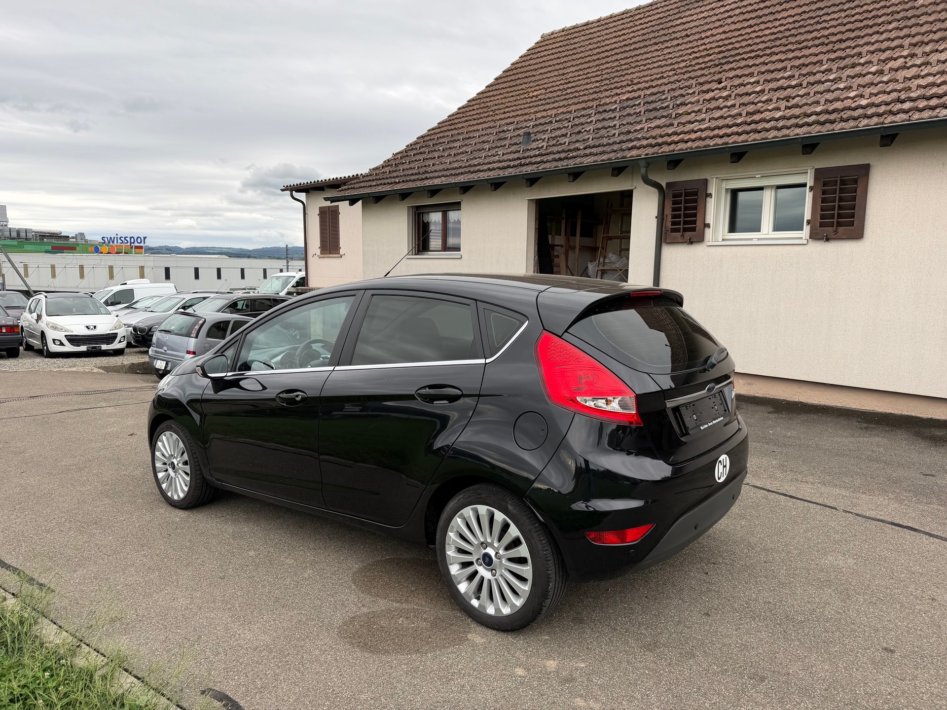 FORD Fiesta 1.4 16V Titanium-image-11