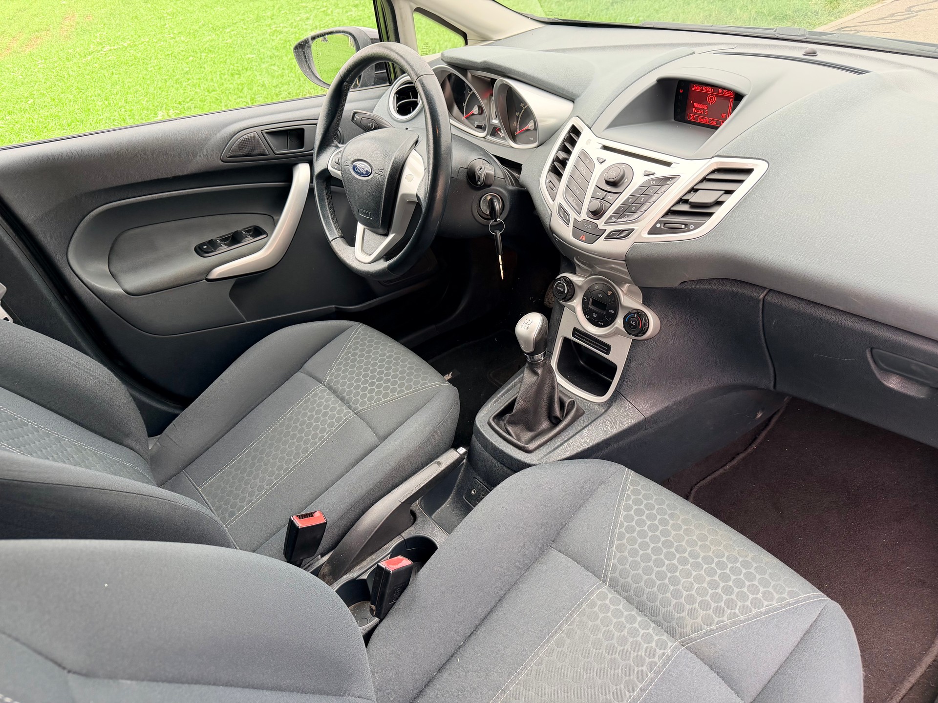 FORD Fiesta 1.4 16V Titanium-image-2