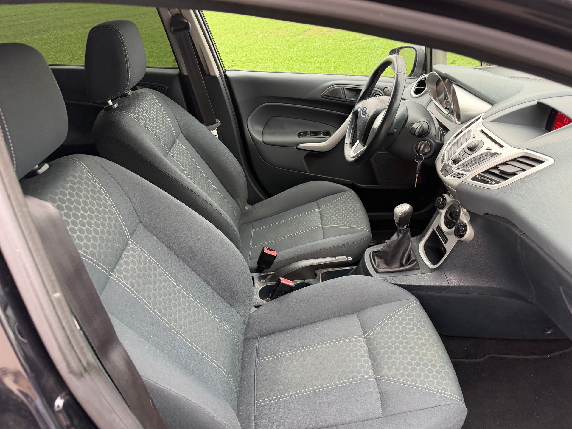 FORD Fiesta 1.4 16V Titanium-image-7
