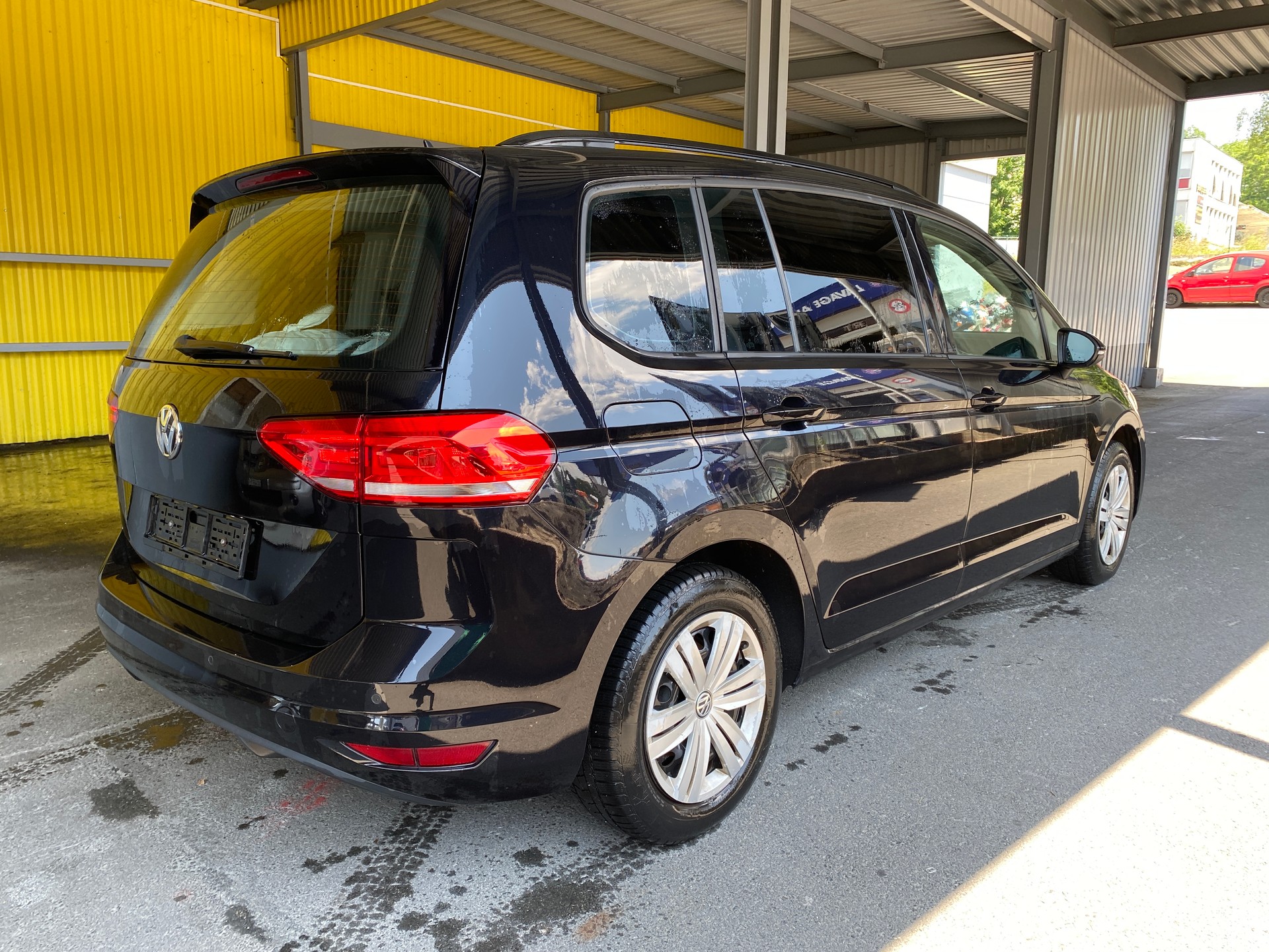 VW Touran 1.6 TDI BlueMotion Technology Trendline-image-4
