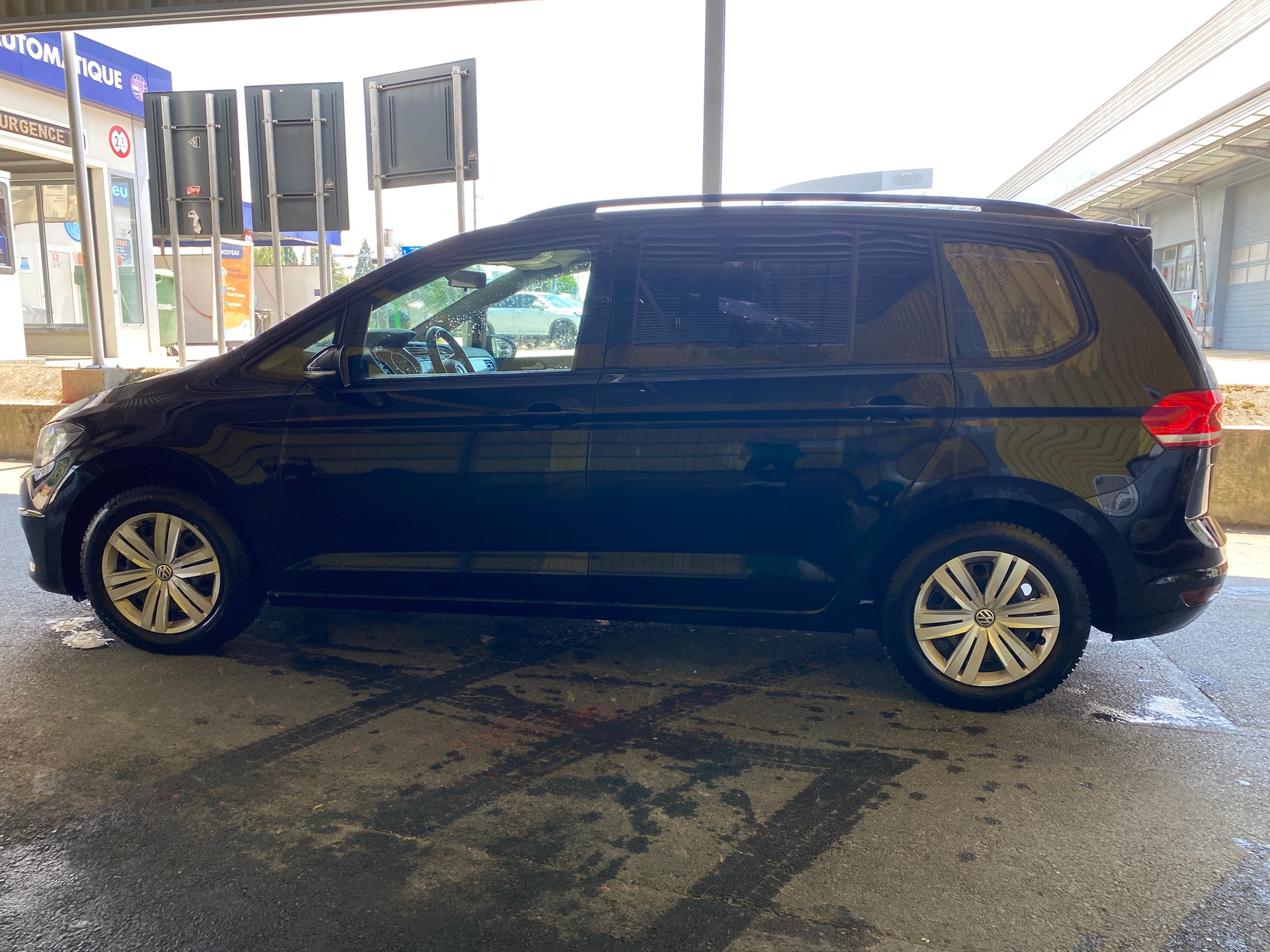 VW Touran 1.6 TDI BlueMotion Technology Trendline-image-2