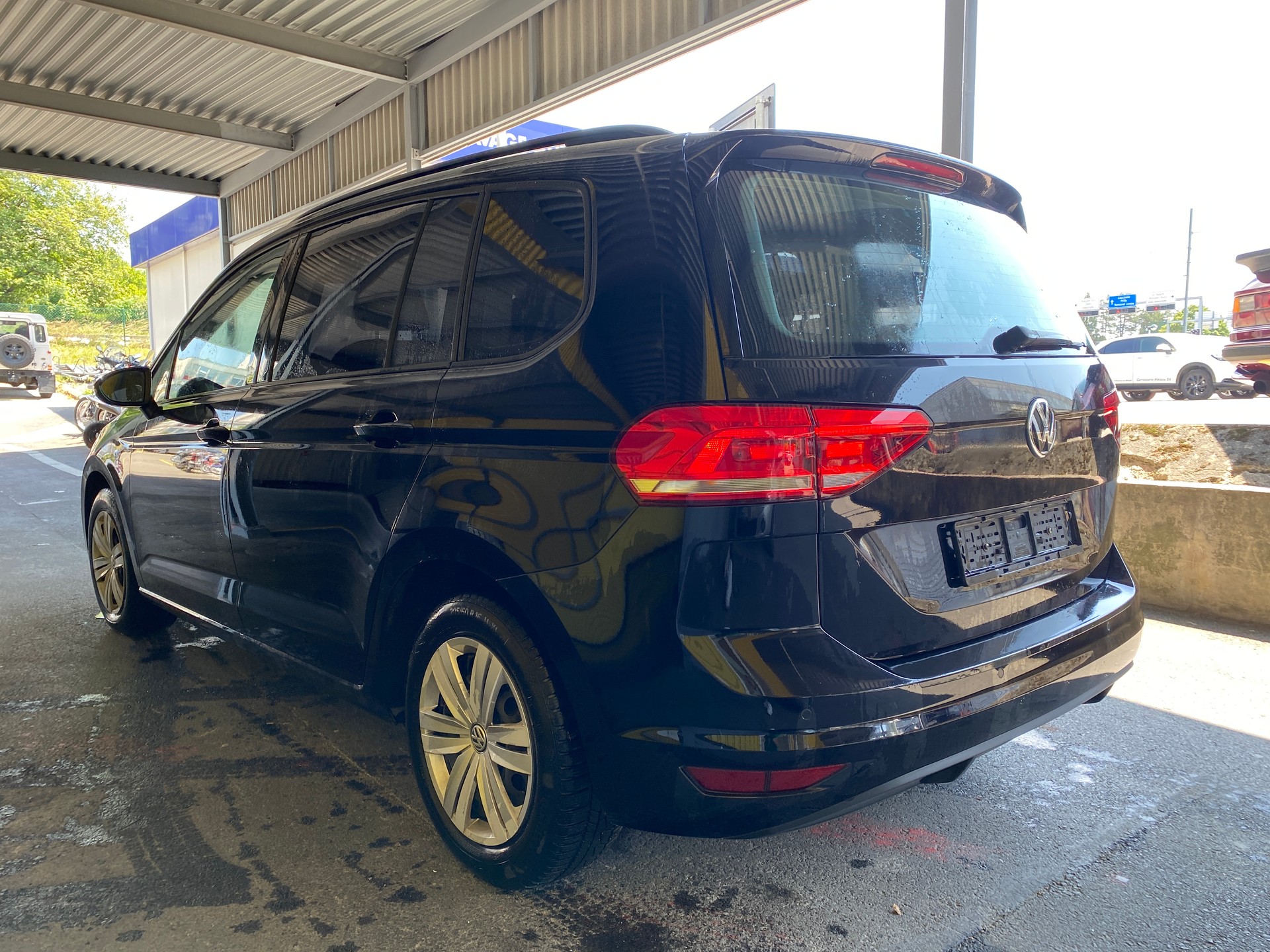 VW Touran 1.6 TDI BlueMotion Technology Trendline-image-5