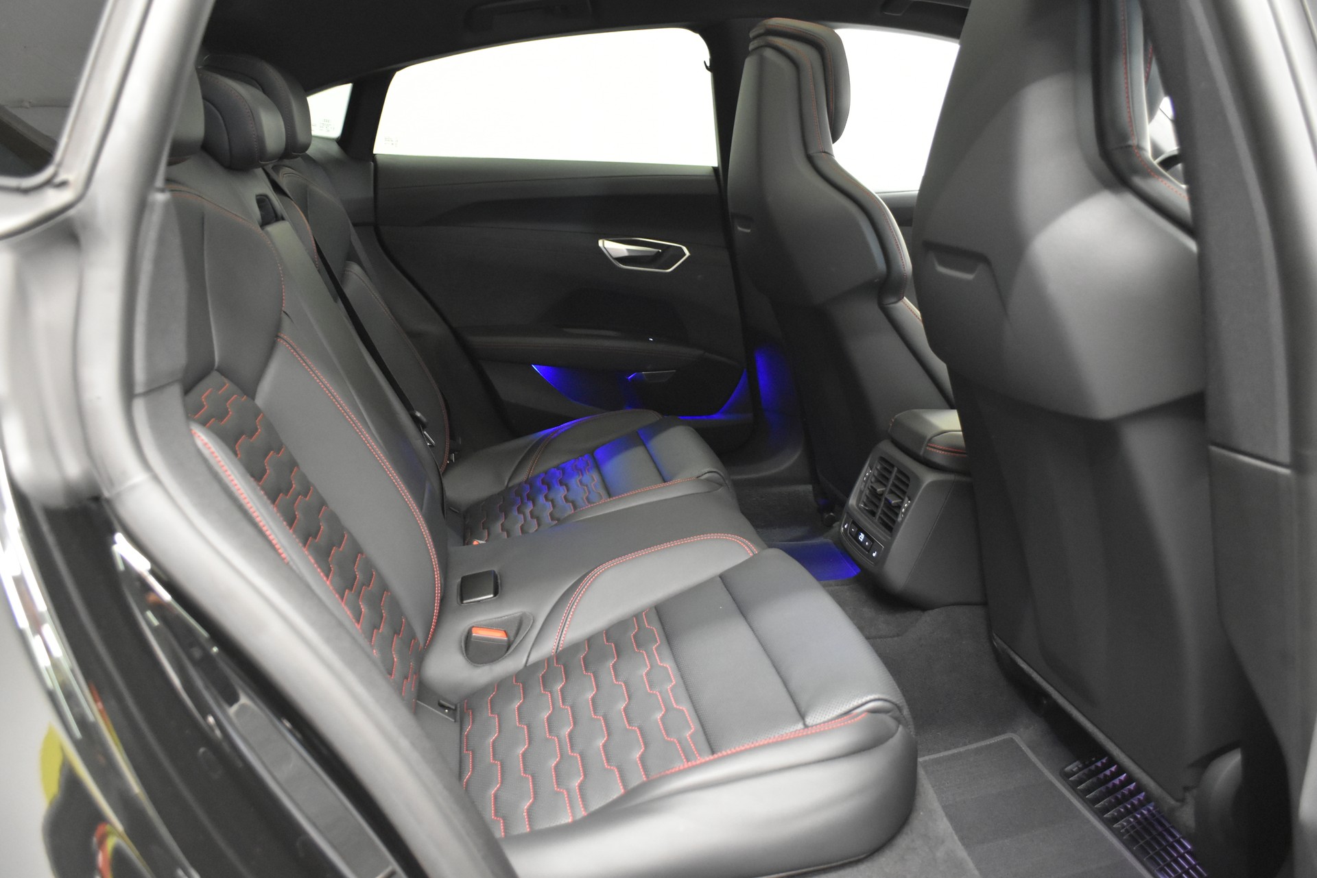 AUDI S e-tron GT quattro-image-10