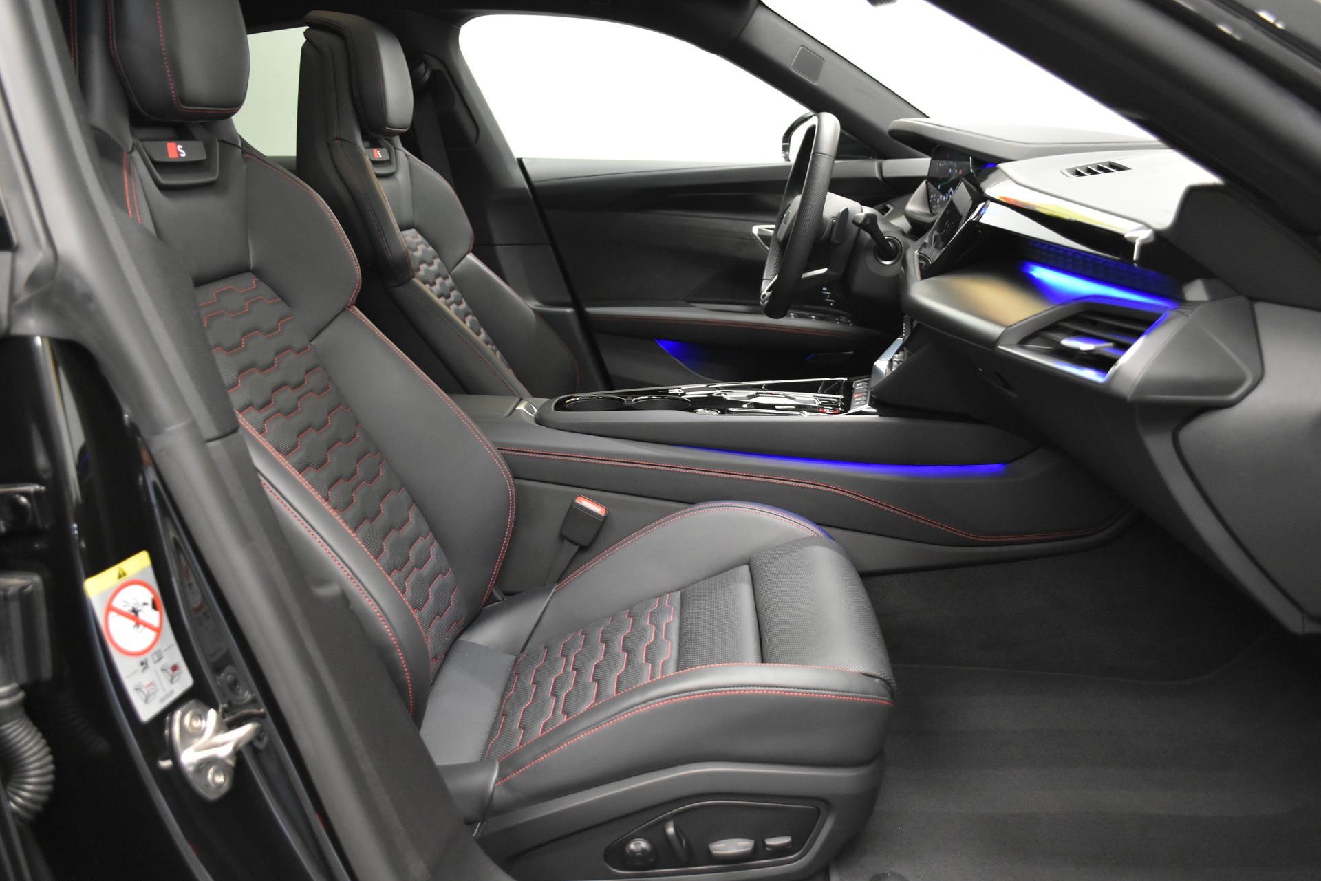 AUDI S e-tron GT quattro-image-3