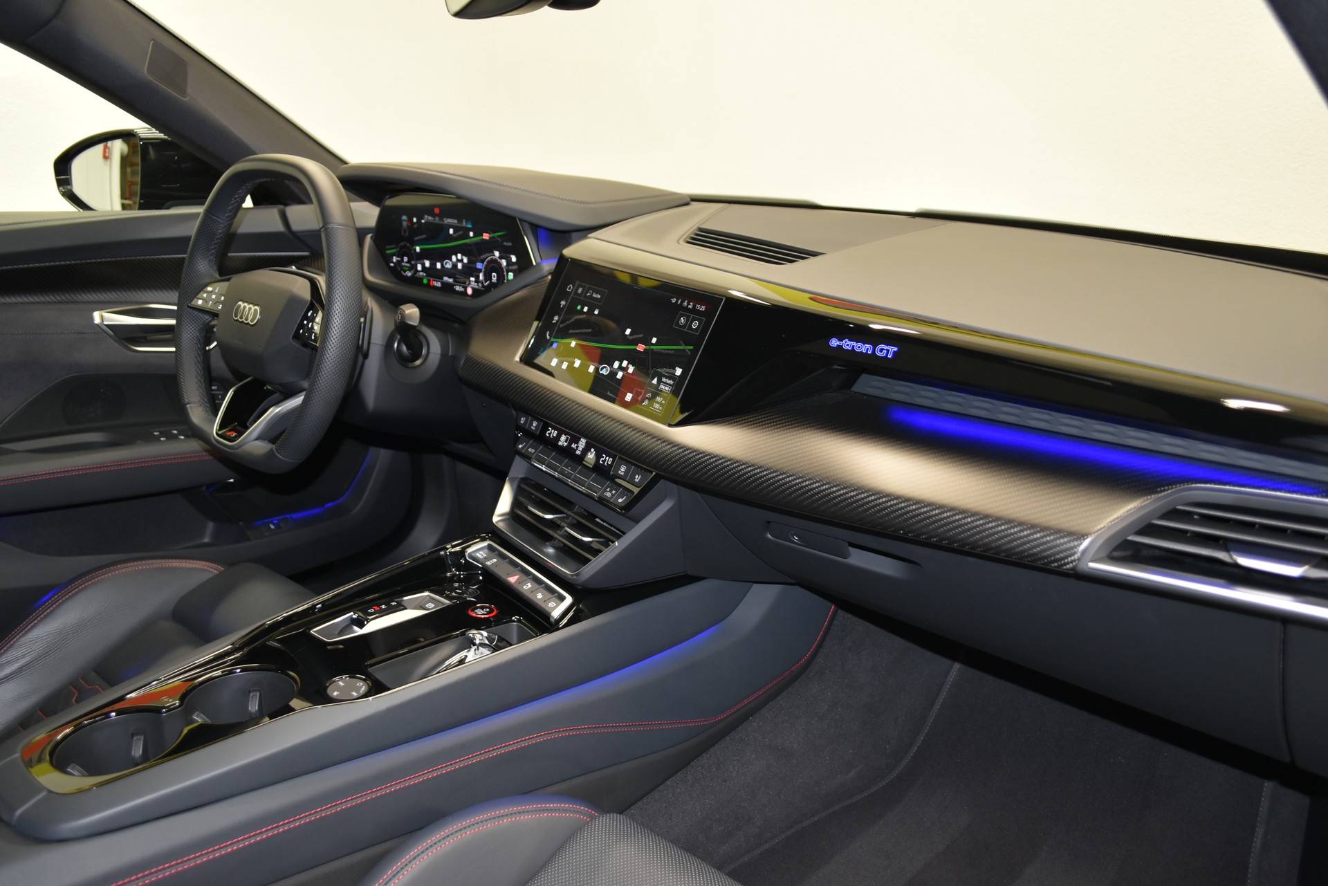 AUDI S e-tron GT quattro-image-4