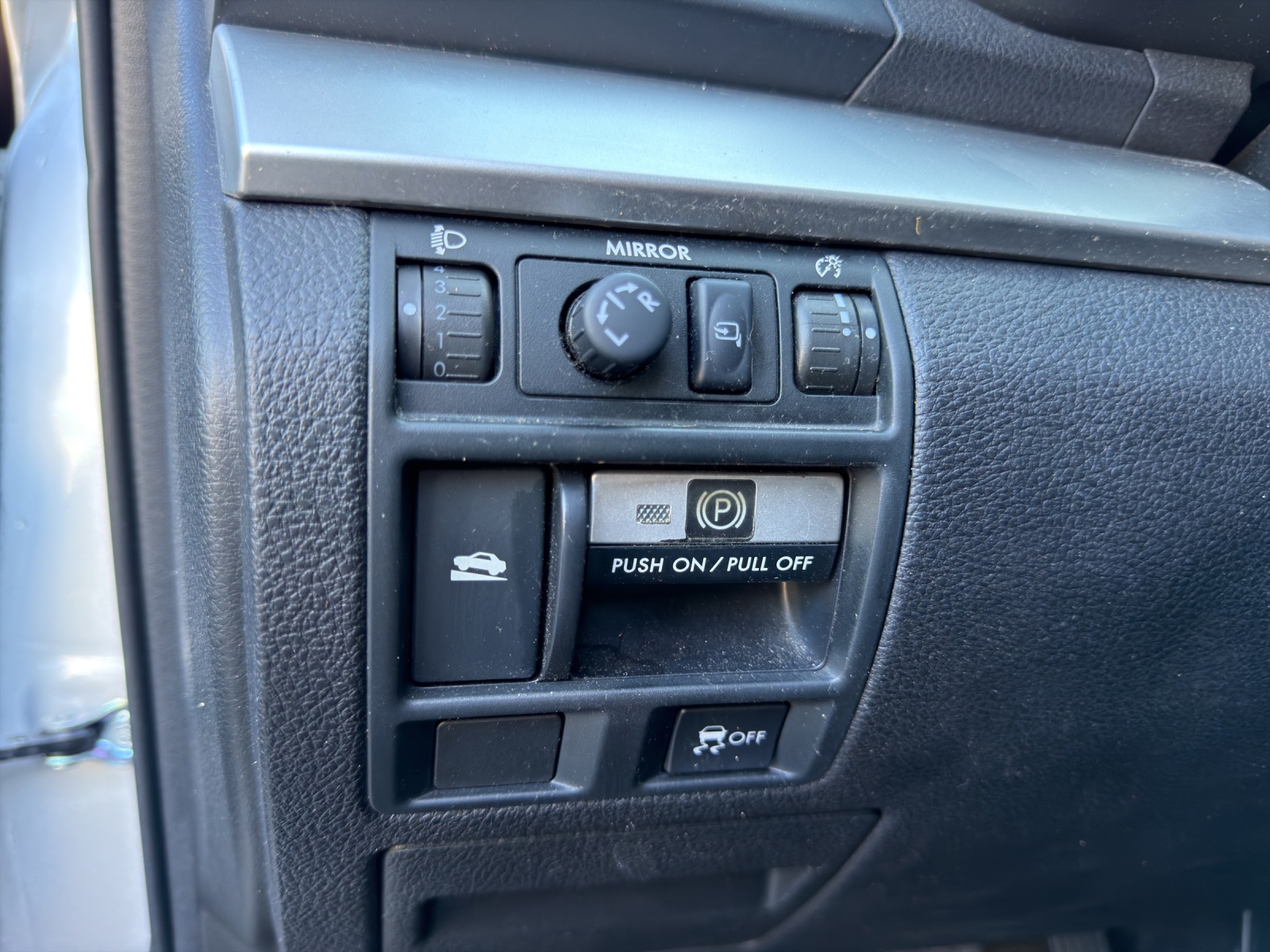 SUBARU Legacy 2.0i Advantage AWD Lineartronic-image-24