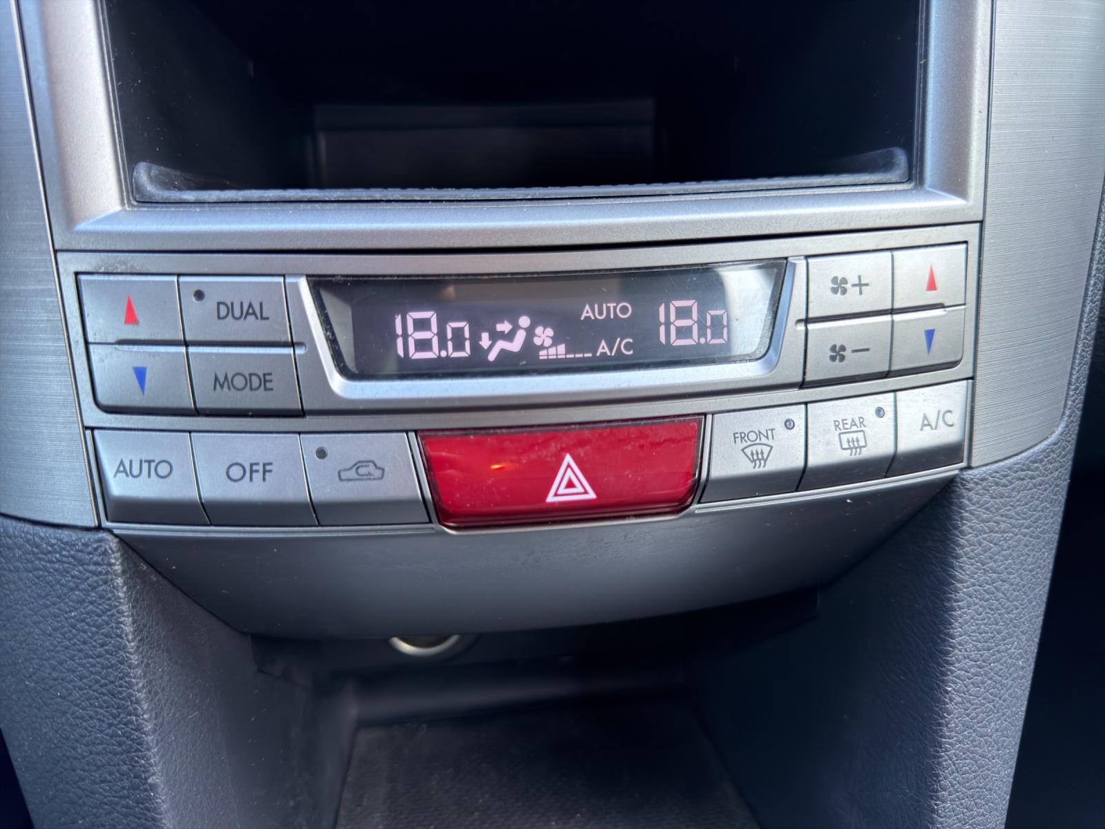 SUBARU Legacy 2.0i Advantage AWD Lineartronic-image-15