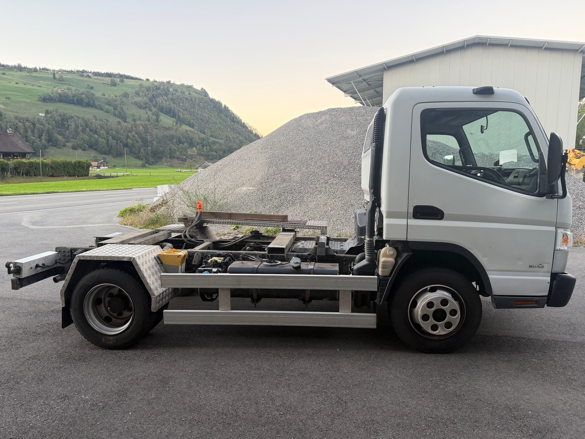 MITSUBISHI FUSO Canter 7C15-image-5
