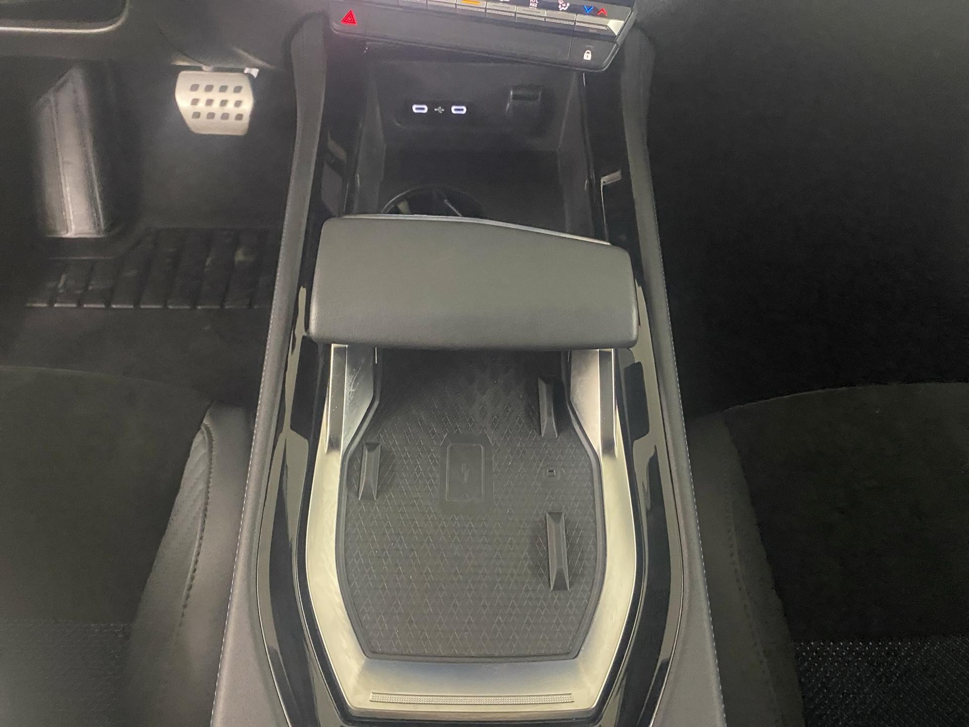 RENAULT Rafale 1.2 E-Tech Hybrid 200 Esprit Alpine-image-11