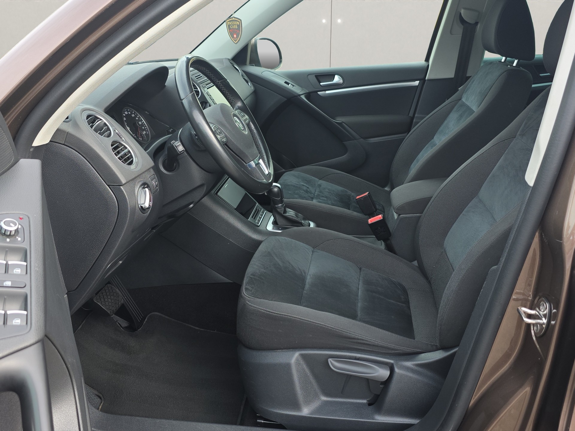 VW Tiguan 2.0 TDI BMT Design 4Motion DSG-image-8