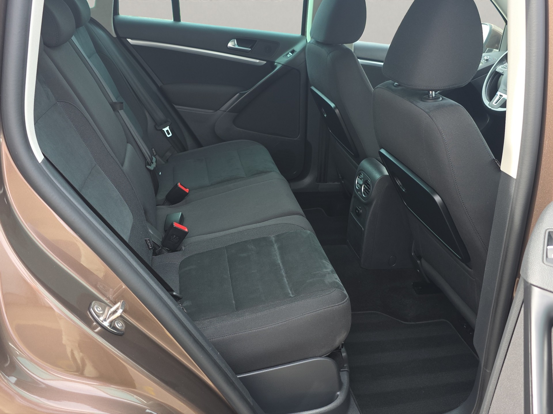 VW Tiguan 2.0 TDI BMT Design 4Motion DSG-image-13