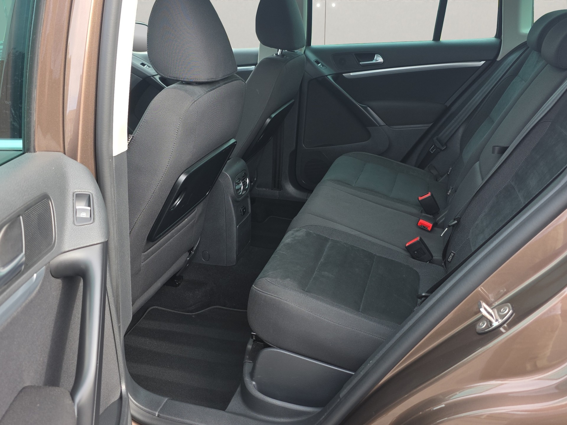 VW Tiguan 2.0 TDI BMT Design 4Motion DSG-image-9