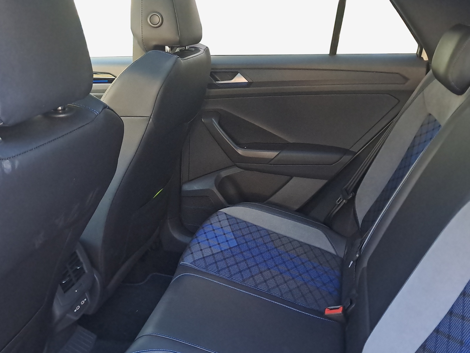 VW T-Roc 2.0 TSI R DSG 4Motion-image-11