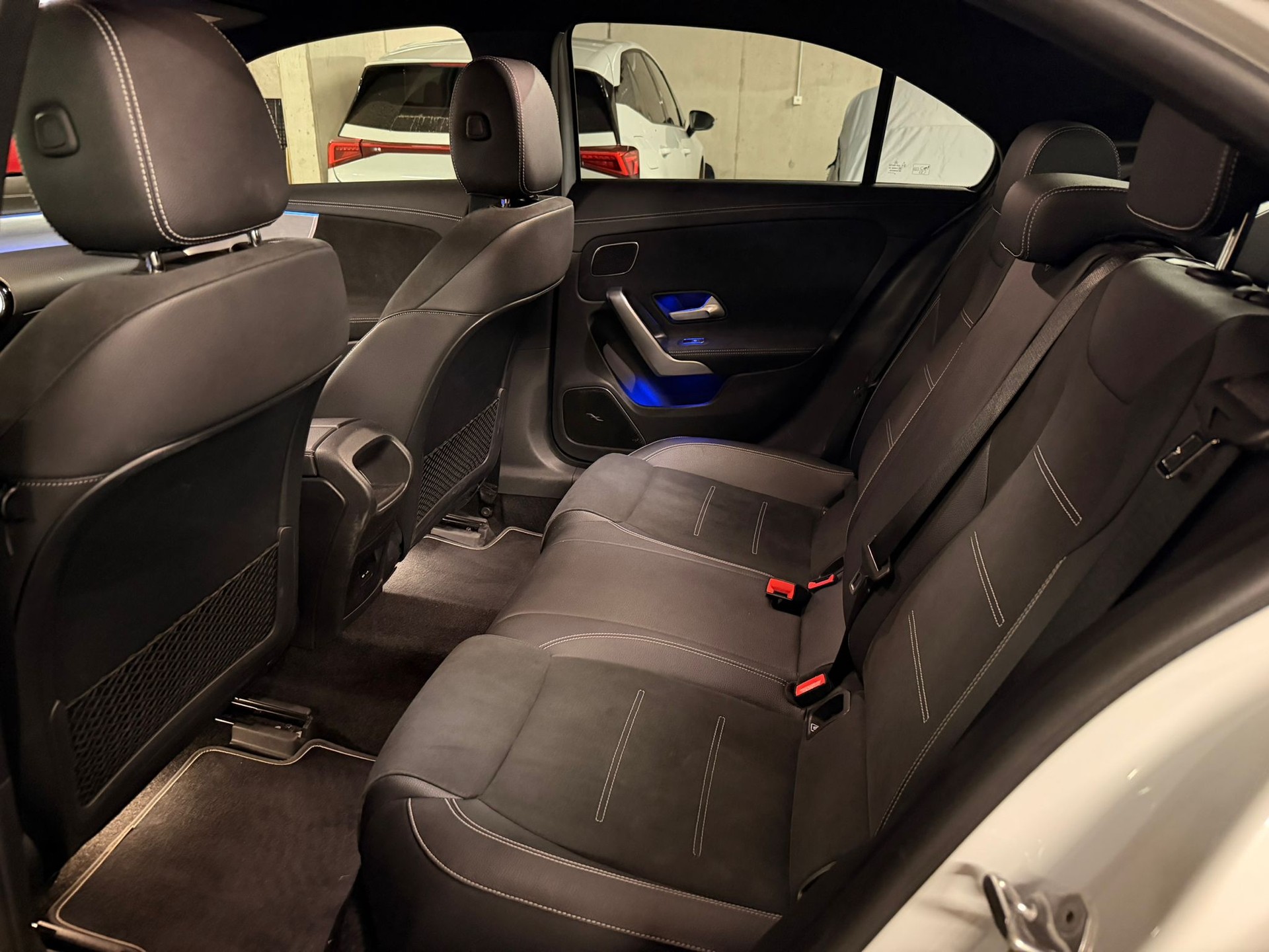 MERCEDES-BENZ A 250 e AMG Line-image-7