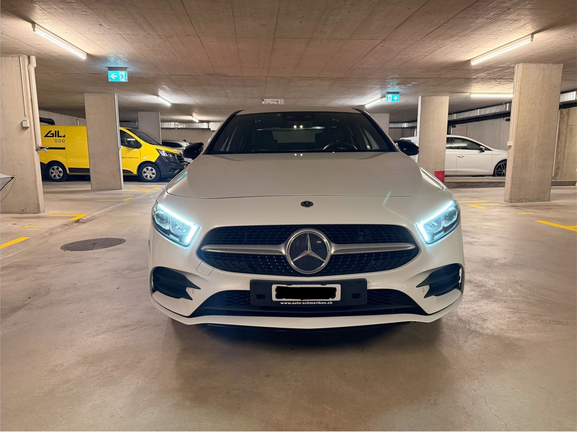 MERCEDES-BENZ A 250 e AMG Line-image-3