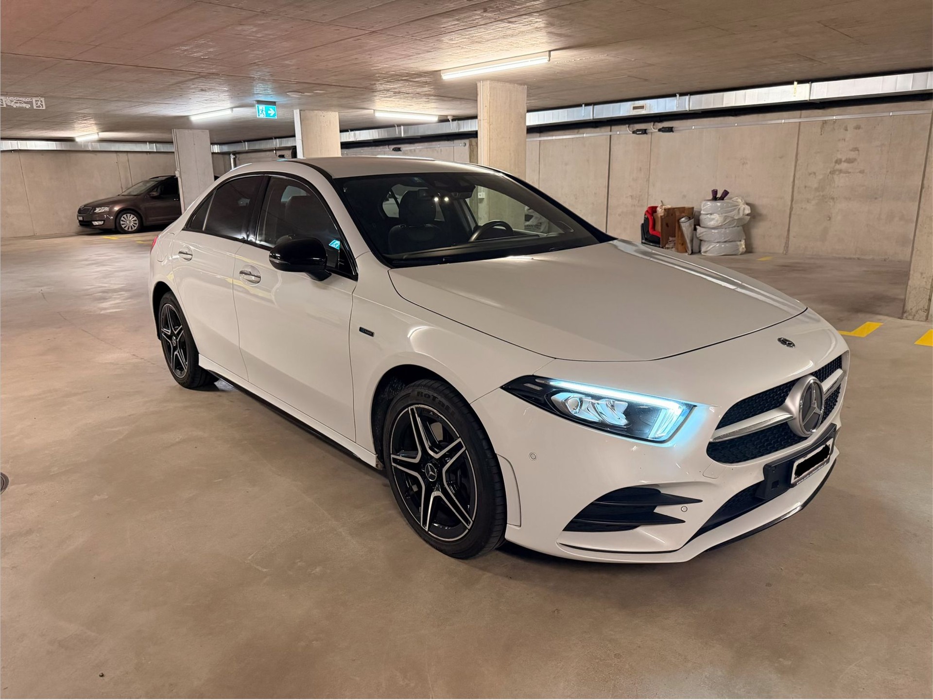 MERCEDES-BENZ A 250 e AMG Line-image-0