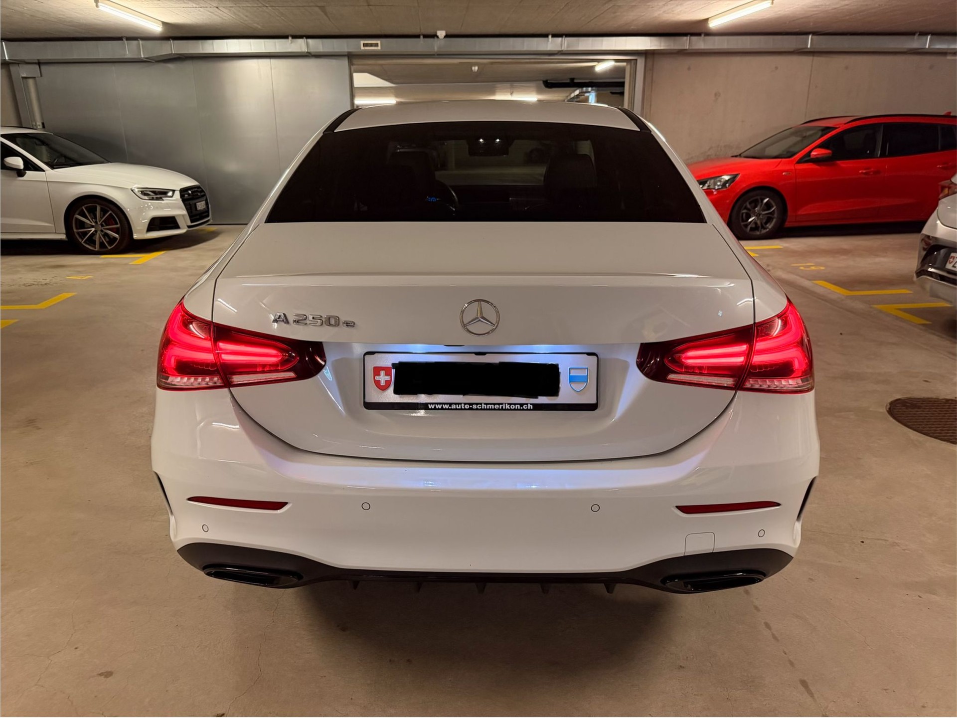 MERCEDES-BENZ A 250 e AMG Line-image-4