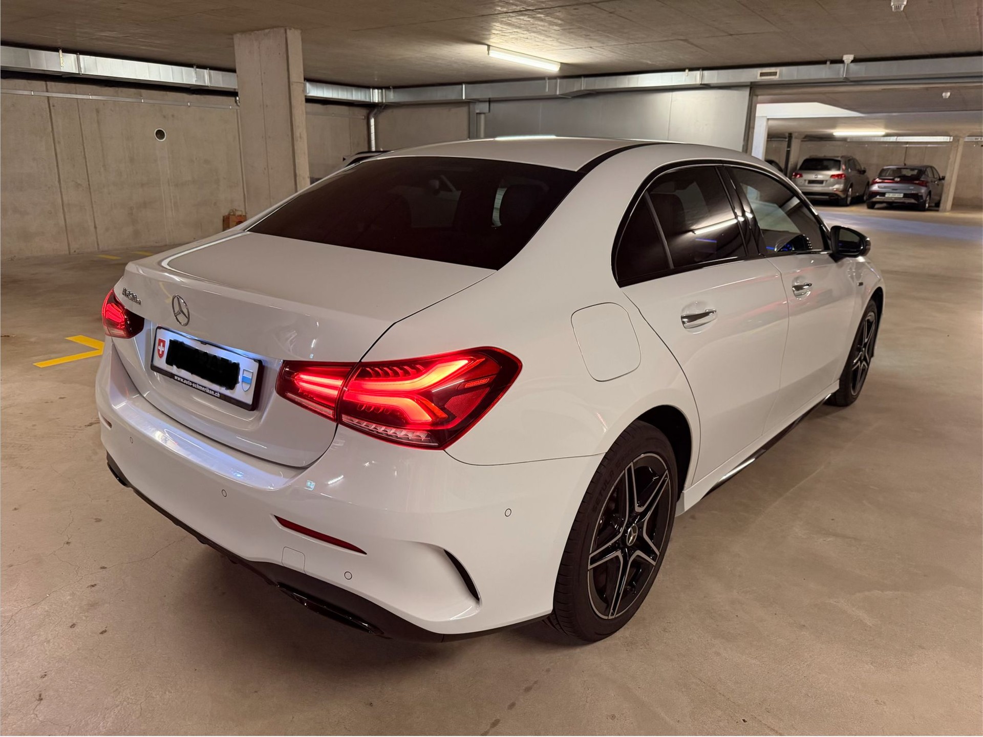MERCEDES-BENZ A 250 e AMG Line-image-2