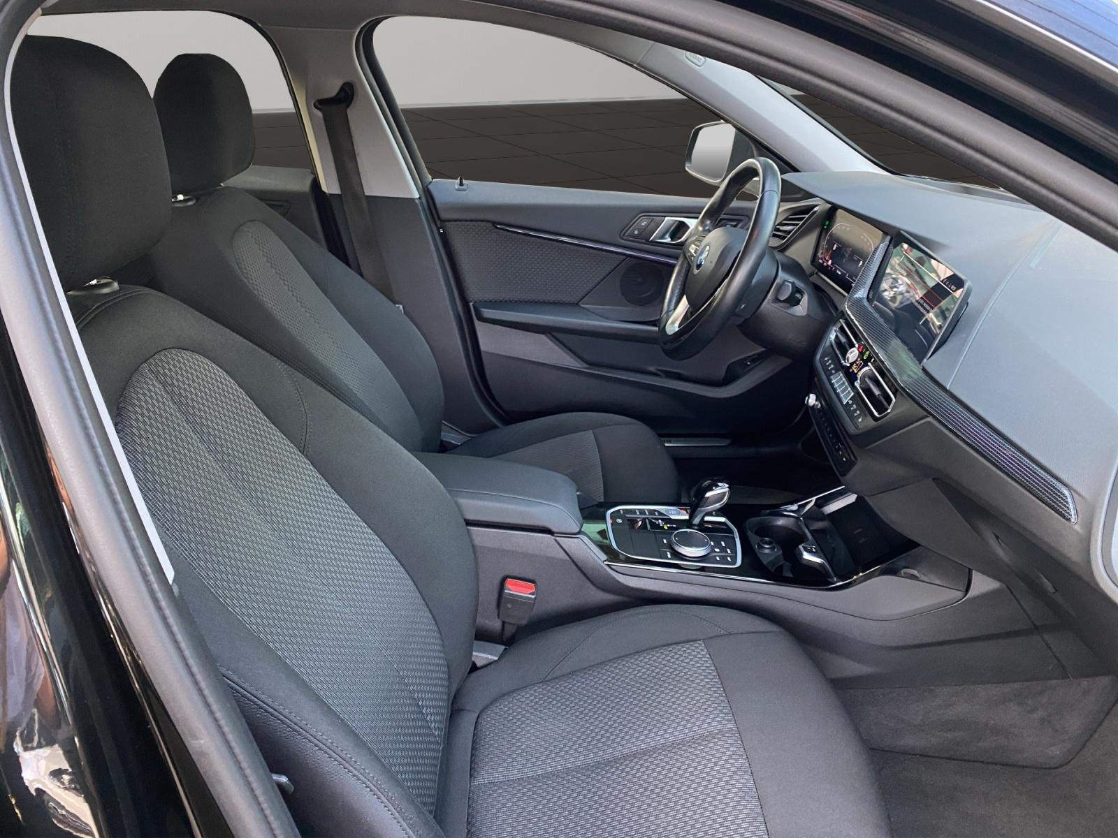 BMW 118i-image-15