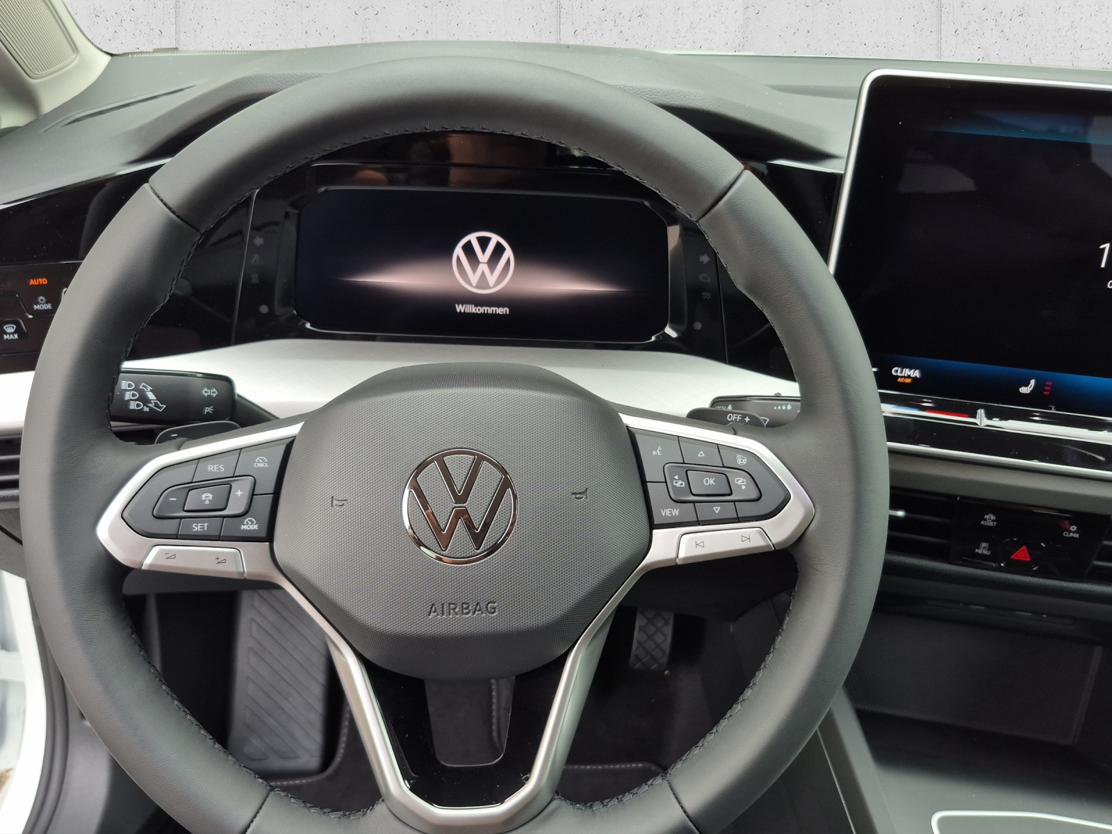VW Golf 1.5 e TSI mHEV Value DSG-image-9