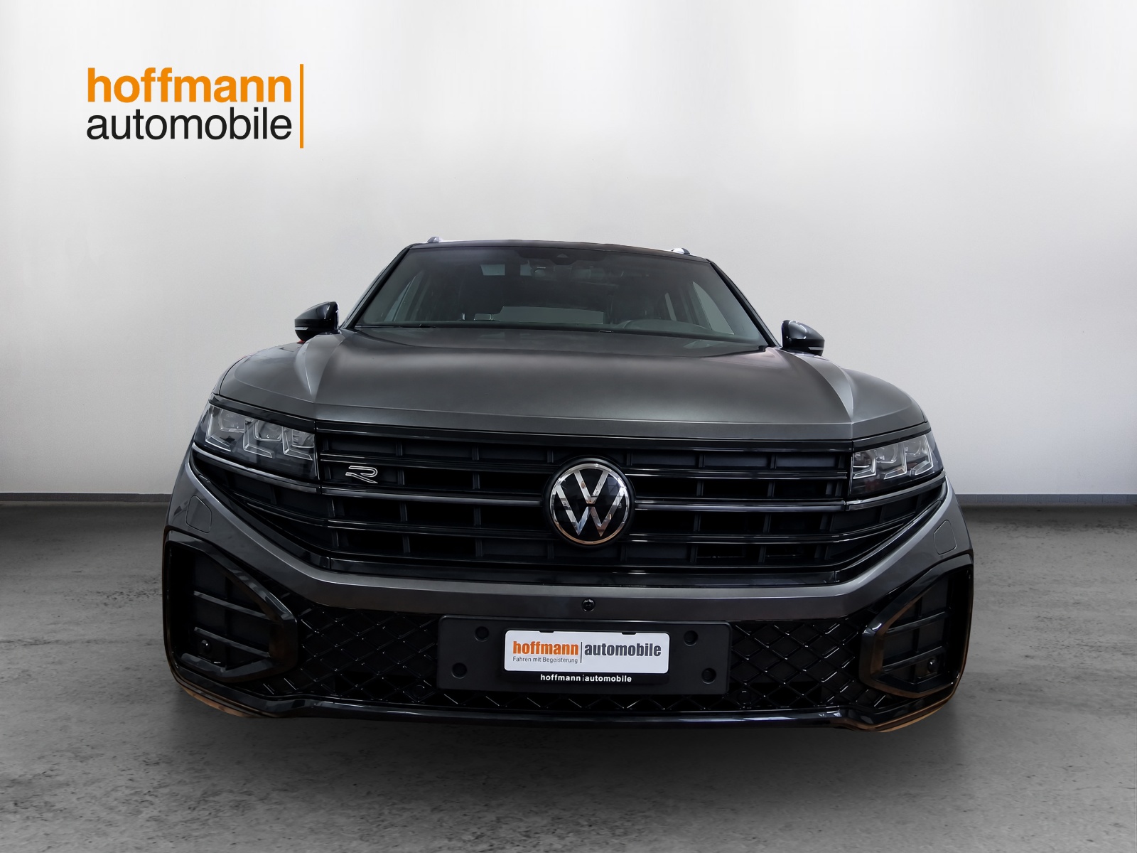 VW Touareg 3.0 TDI R-Line Tiptronic-image-1