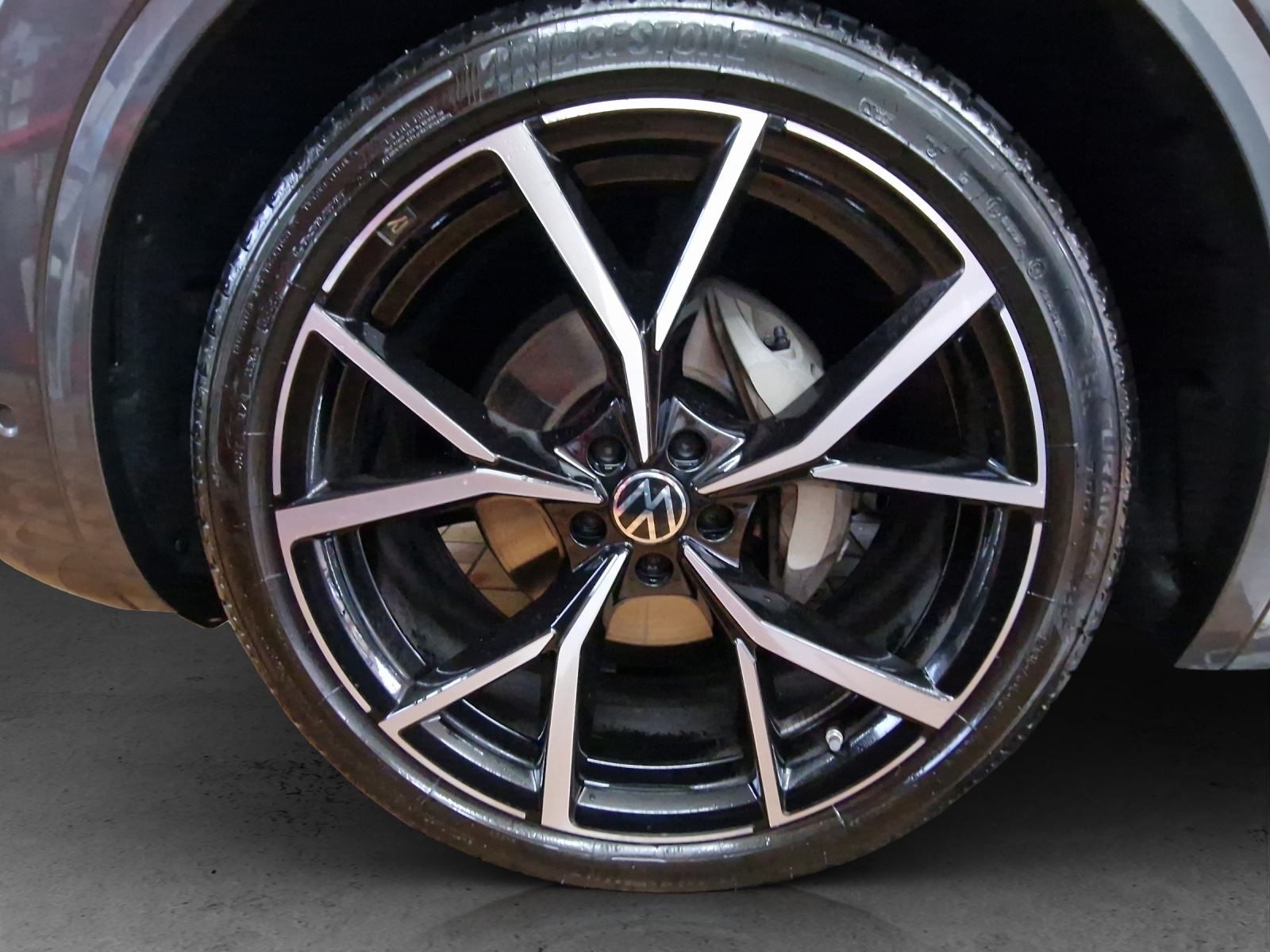 VW Touareg 3.0 TDI R-Line Tiptronic-image-12