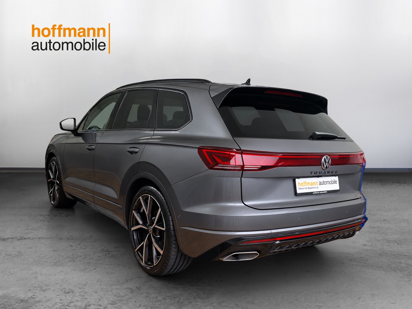 VW Touareg 3.0 TDI R-Line Tiptronic-image-5