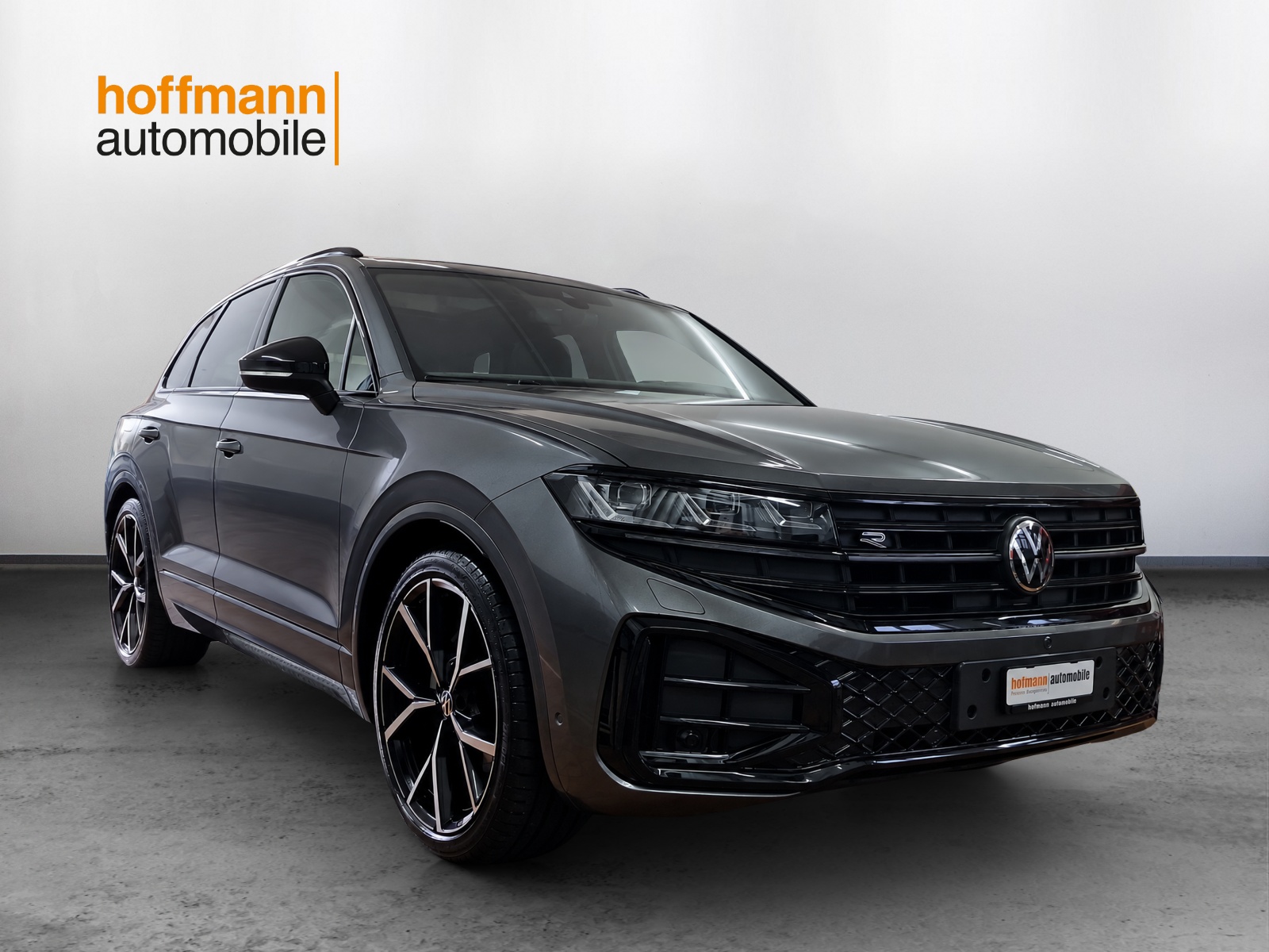 VW Touareg 3.0 TDI R-Line Tiptronic-image-2